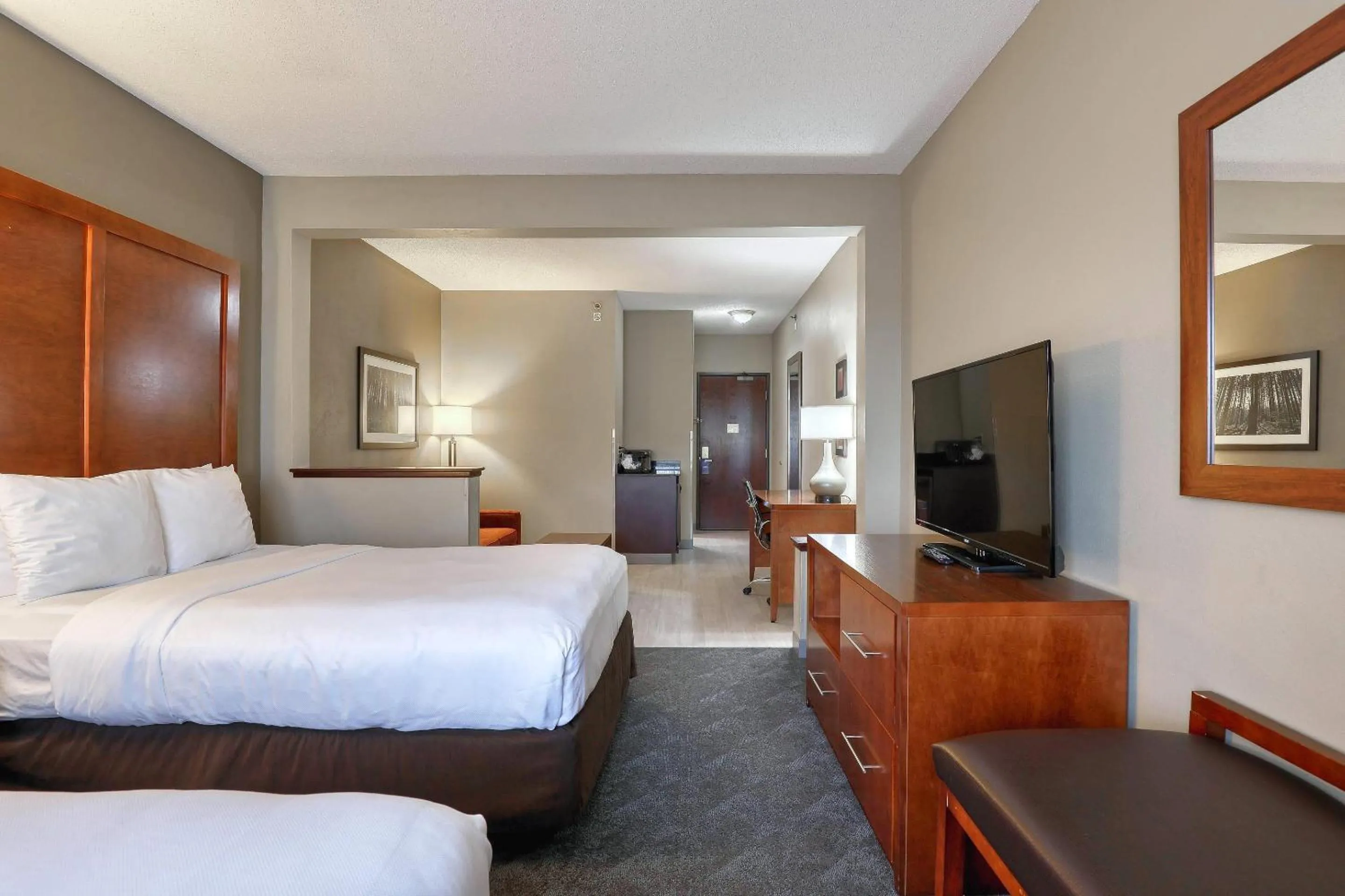 Bedroom, Bed in Comfort Suites Madison West - Middleton