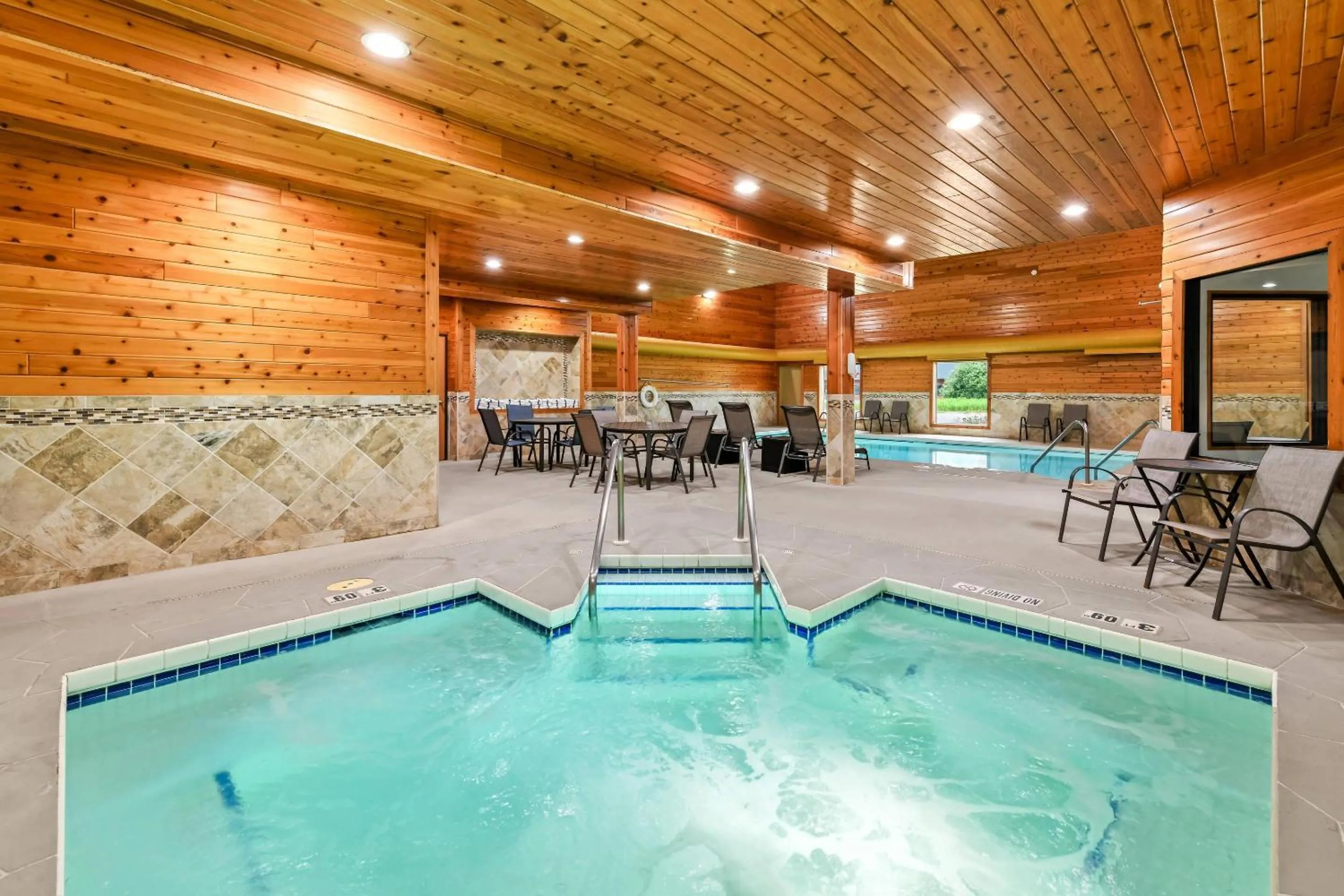 Swimming pool in Comfort Inn Rhinelander