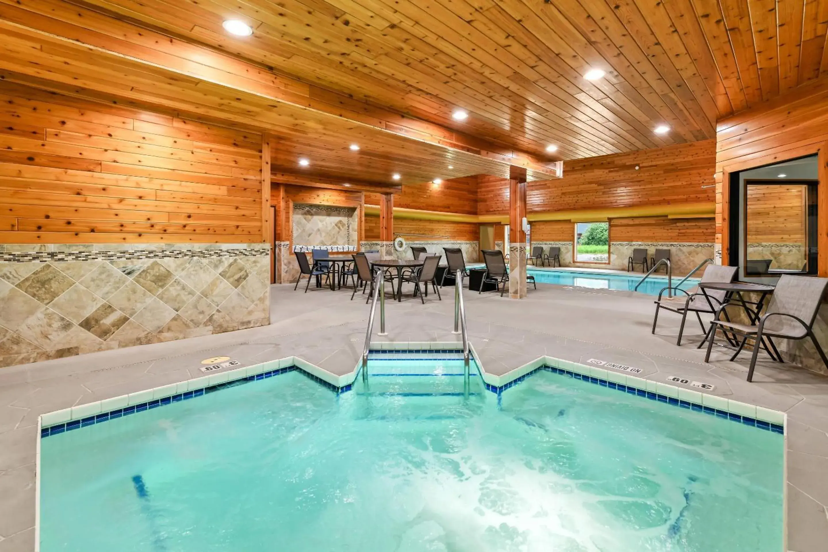 Swimming pool in Comfort Inn Rhinelander Swimming pool in Comfort Inn Rhinelander
