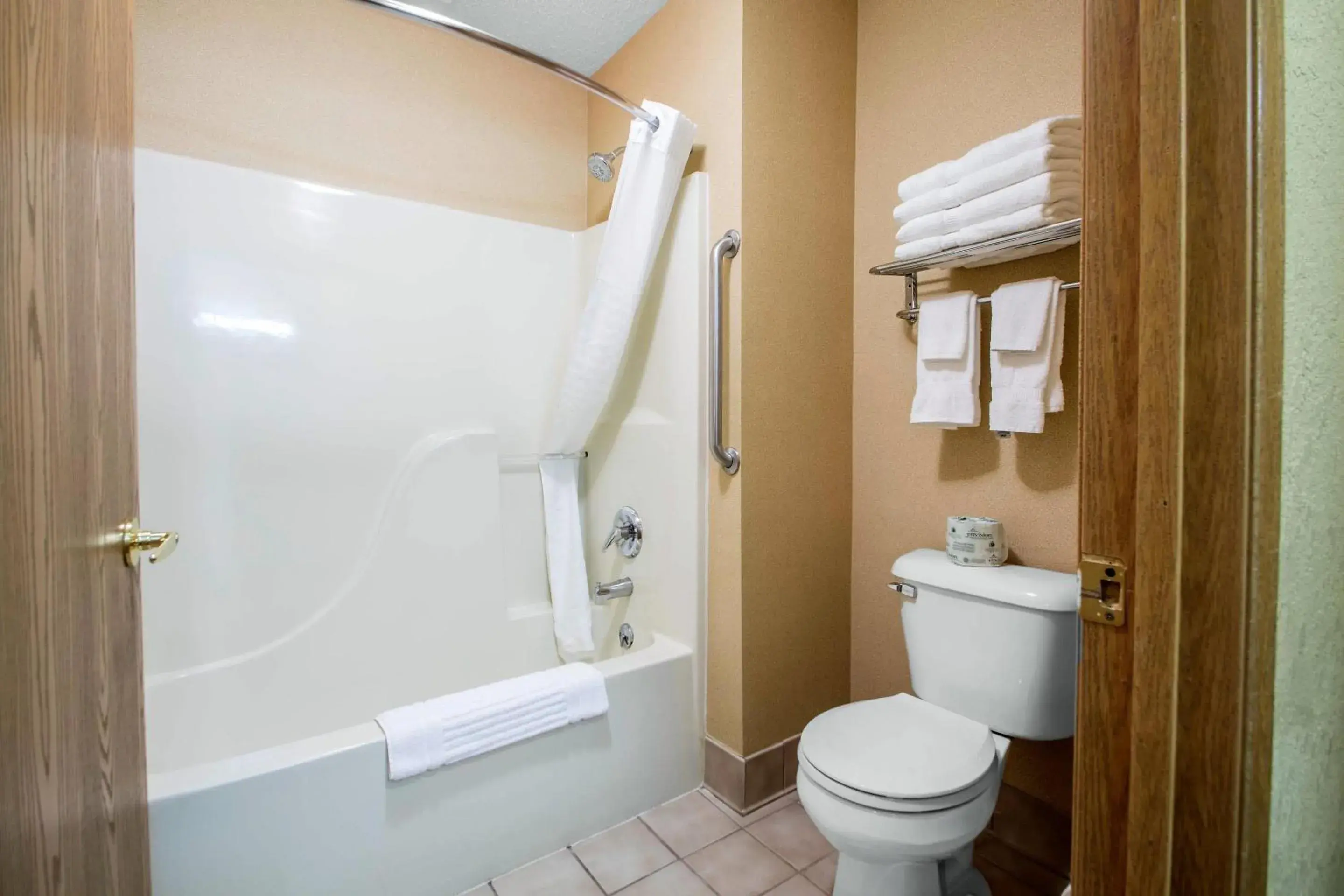 Bedroom in Comfort Suites Wisconsin Dells Area Bedroom in Comfort Suites Wisconsin Dells Area