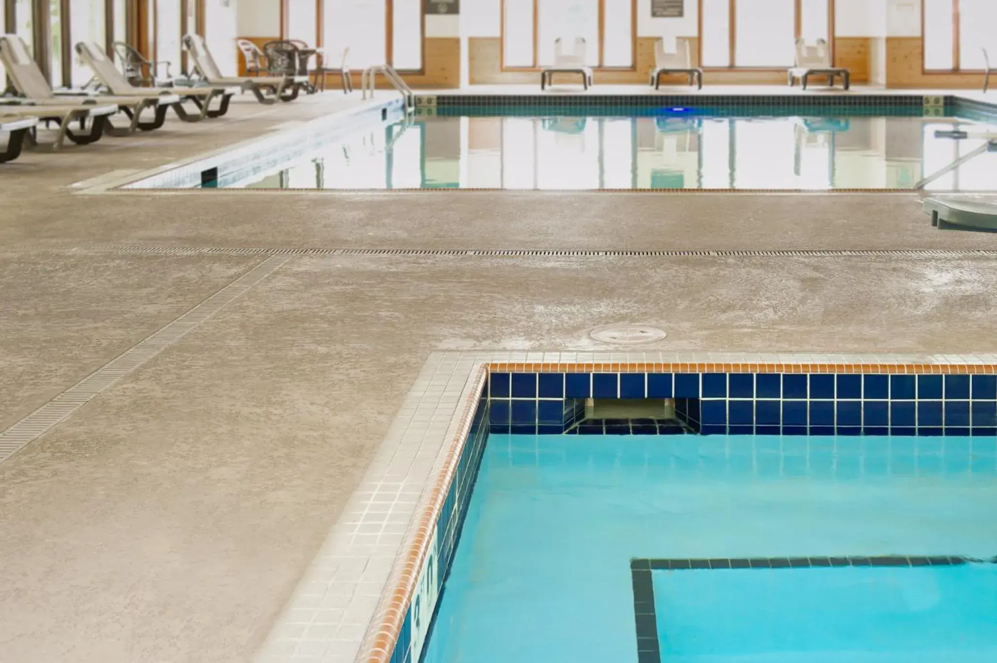 Swimming pool in Holiday Inn Express & Suites Hayward by IHG Swimming pool in Holiday Inn Express & Suites Hayward by IHG