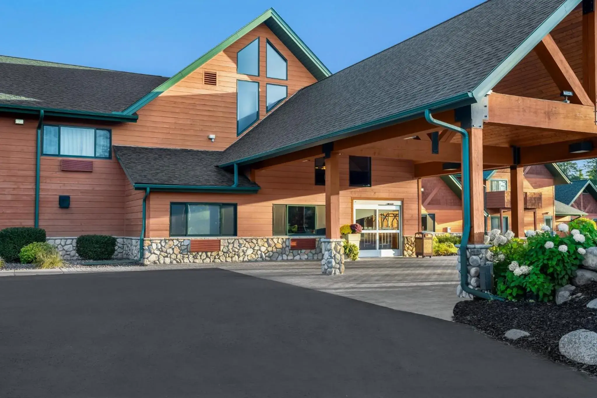 Property building in Holiday Inn Express & Suites Hayward by IHG Property building in Holiday Inn Express & Suites Hayward by IHG