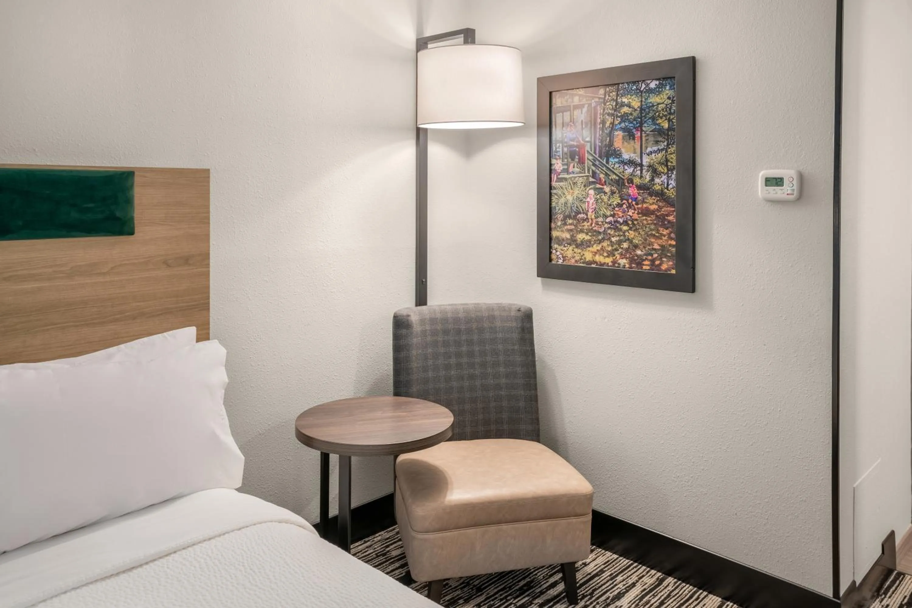 Seating area, Bed in Holiday Inn Express & Suites Hayward by IHG