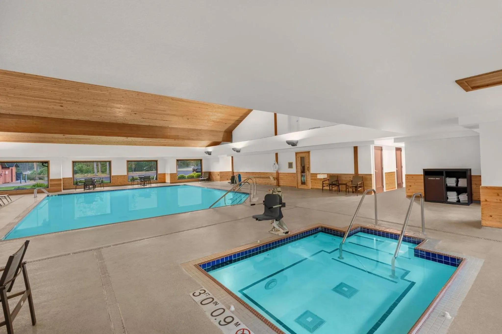 Swimming pool in Holiday Inn Express & Suites Hayward by IHG