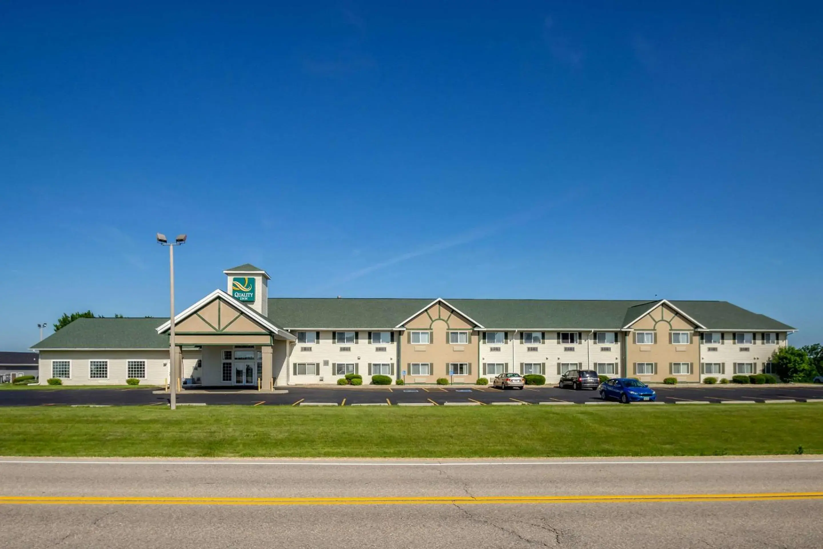Property building in Quality Inn Mineral Point Property building in Quality Inn Mineral Point