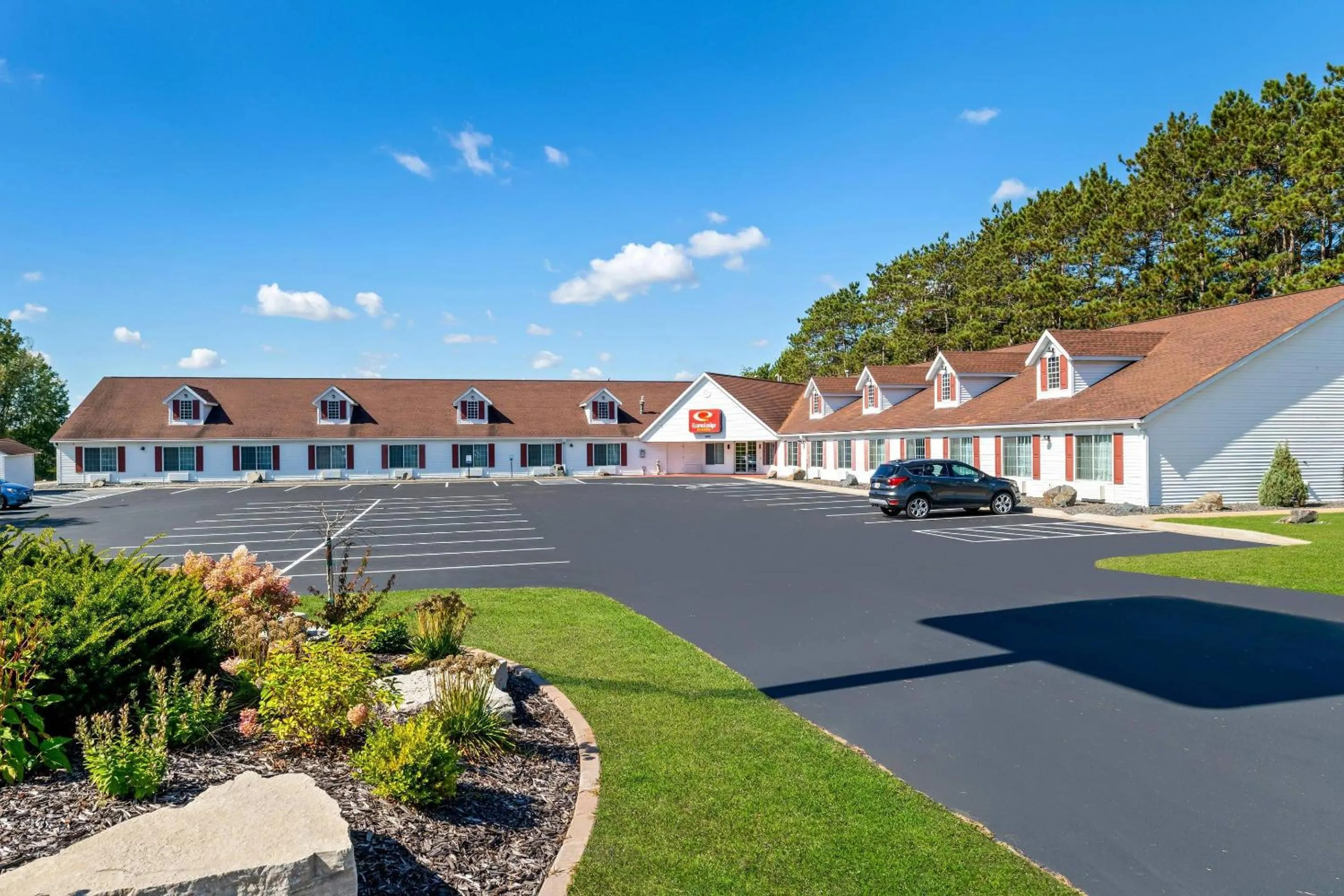Property building in Econo Lodge Inn & Suites Eau Claire South