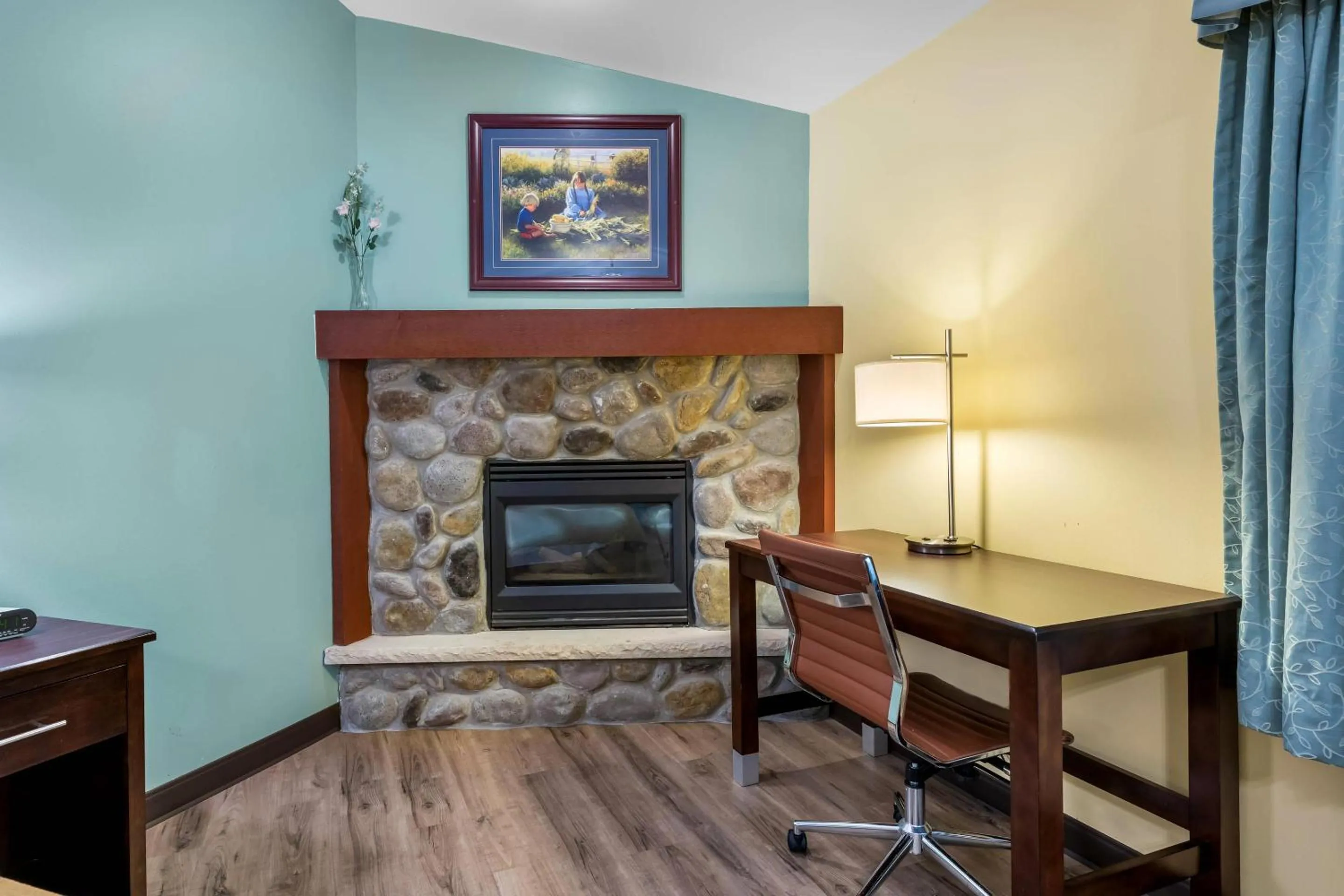 Bedroom in Econo Lodge Inn & Suites Eau Claire South