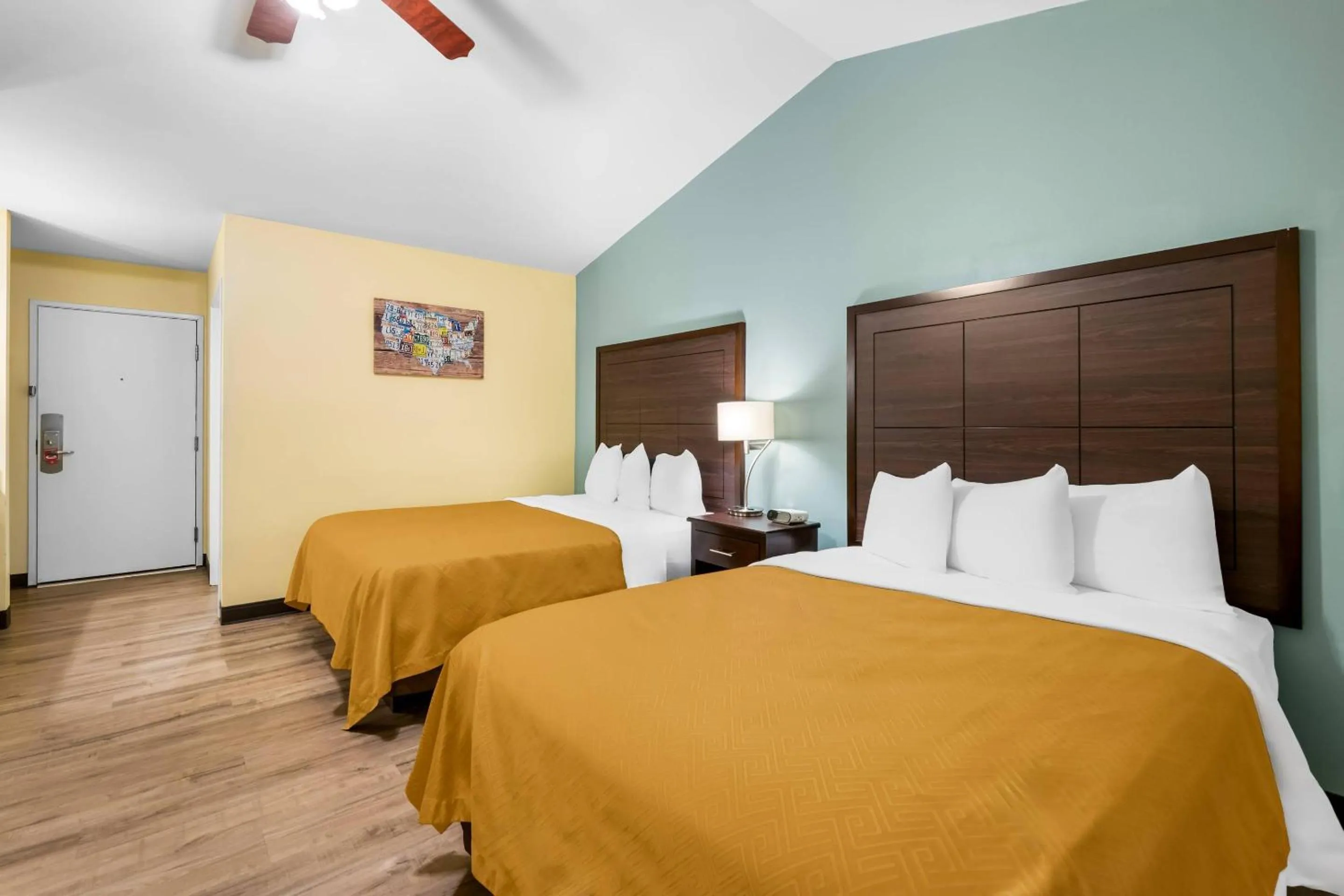 Bedroom, Bed in Econo Lodge Inn & Suites Eau Claire South