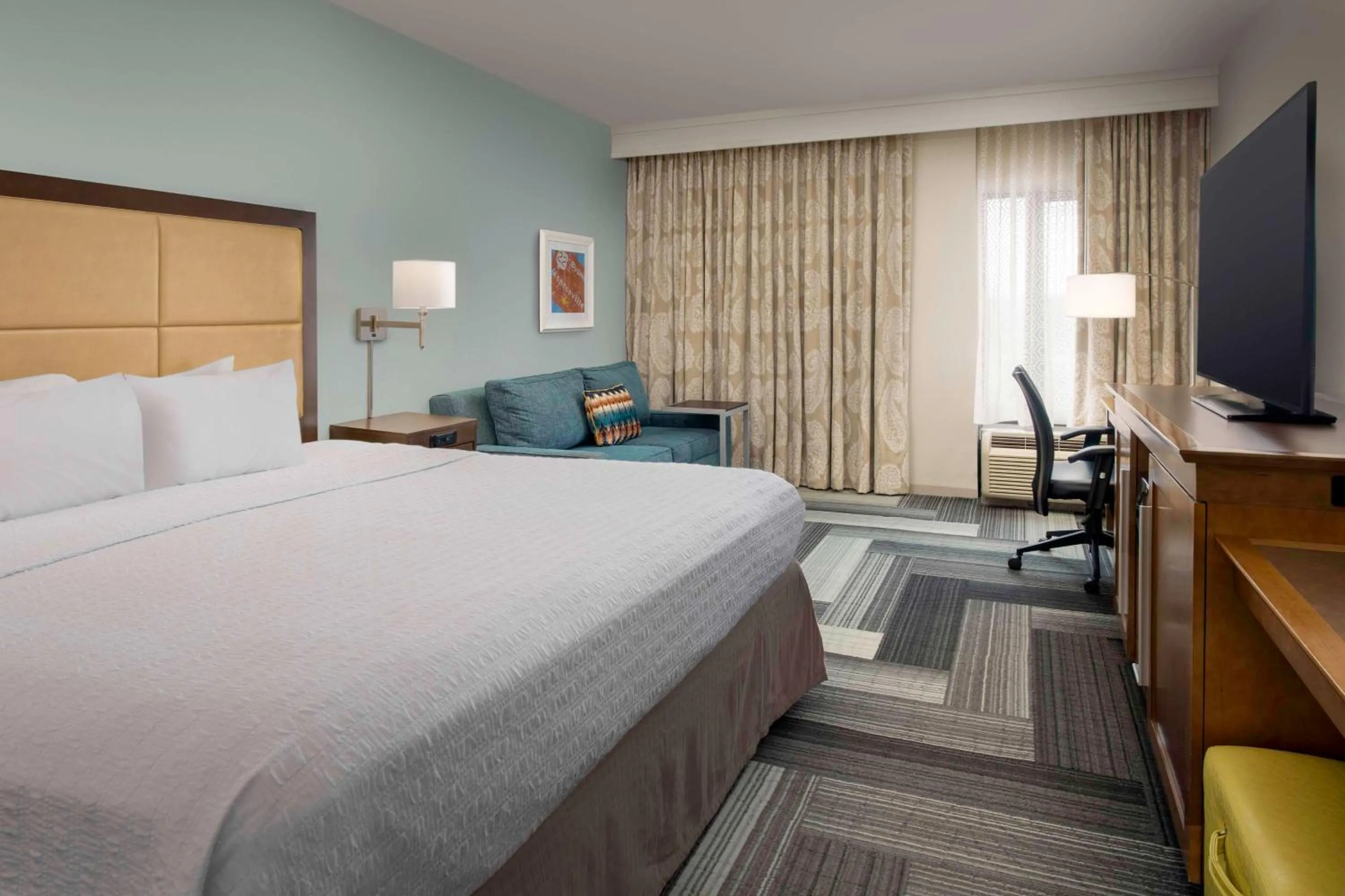 Bedroom, Bed in Hampton Inn Pittsburgh-Monroeville