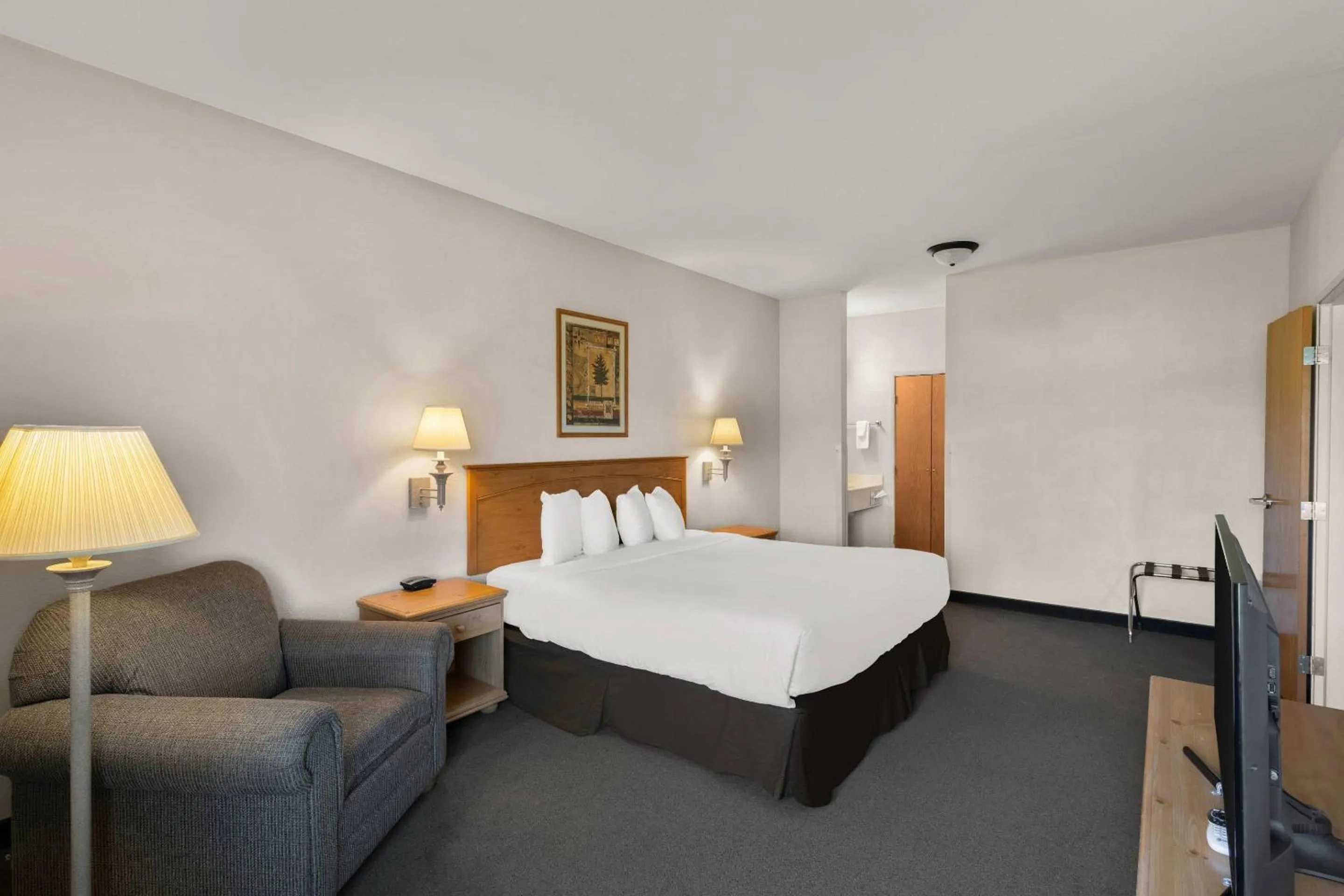 Bedroom, Bed in Rodeway Inn & Suites Tomahawk