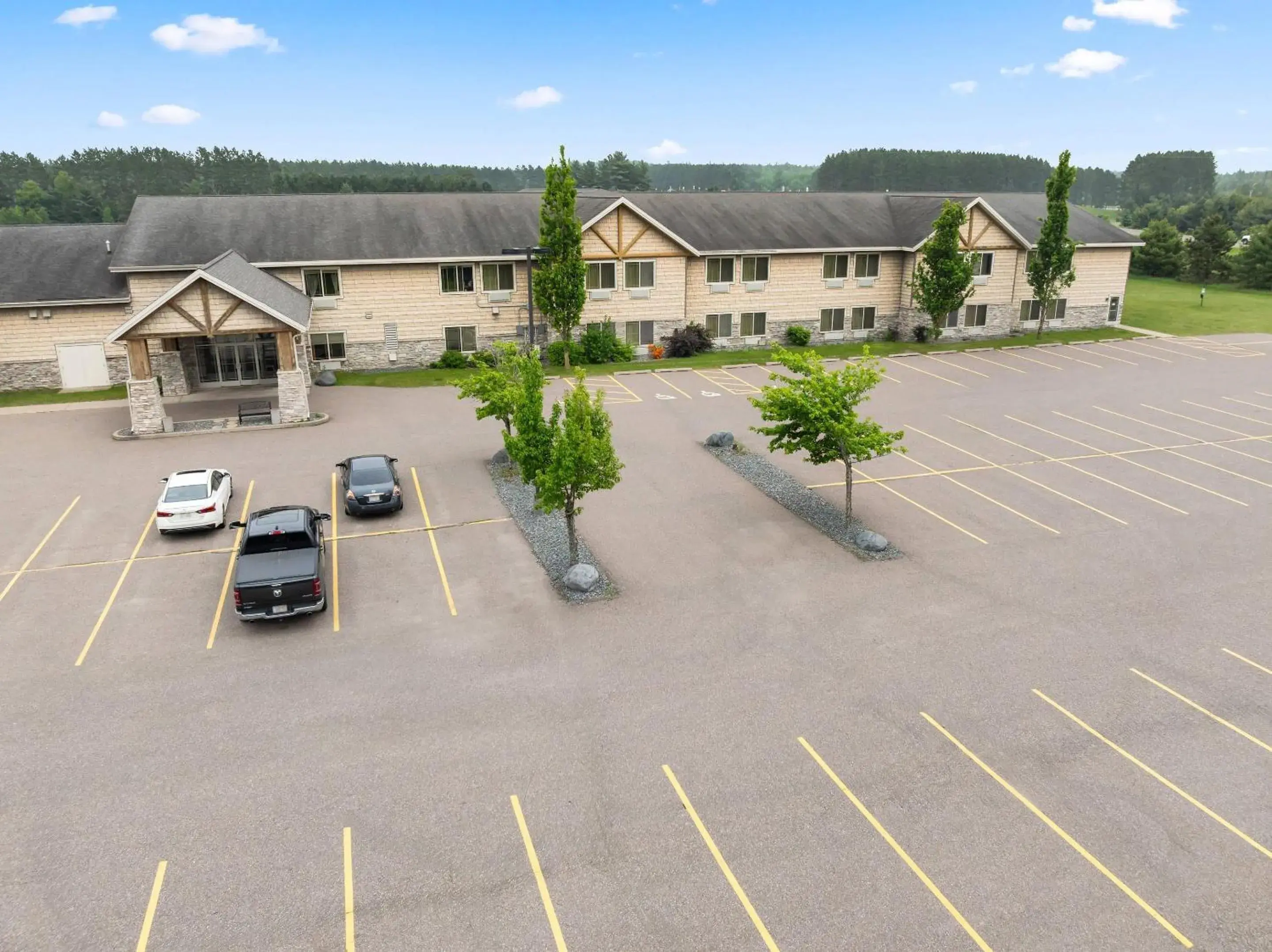 Property building in Rodeway Inn & Suites Tomahawk Property building in Rodeway Inn & Suites Tomahawk