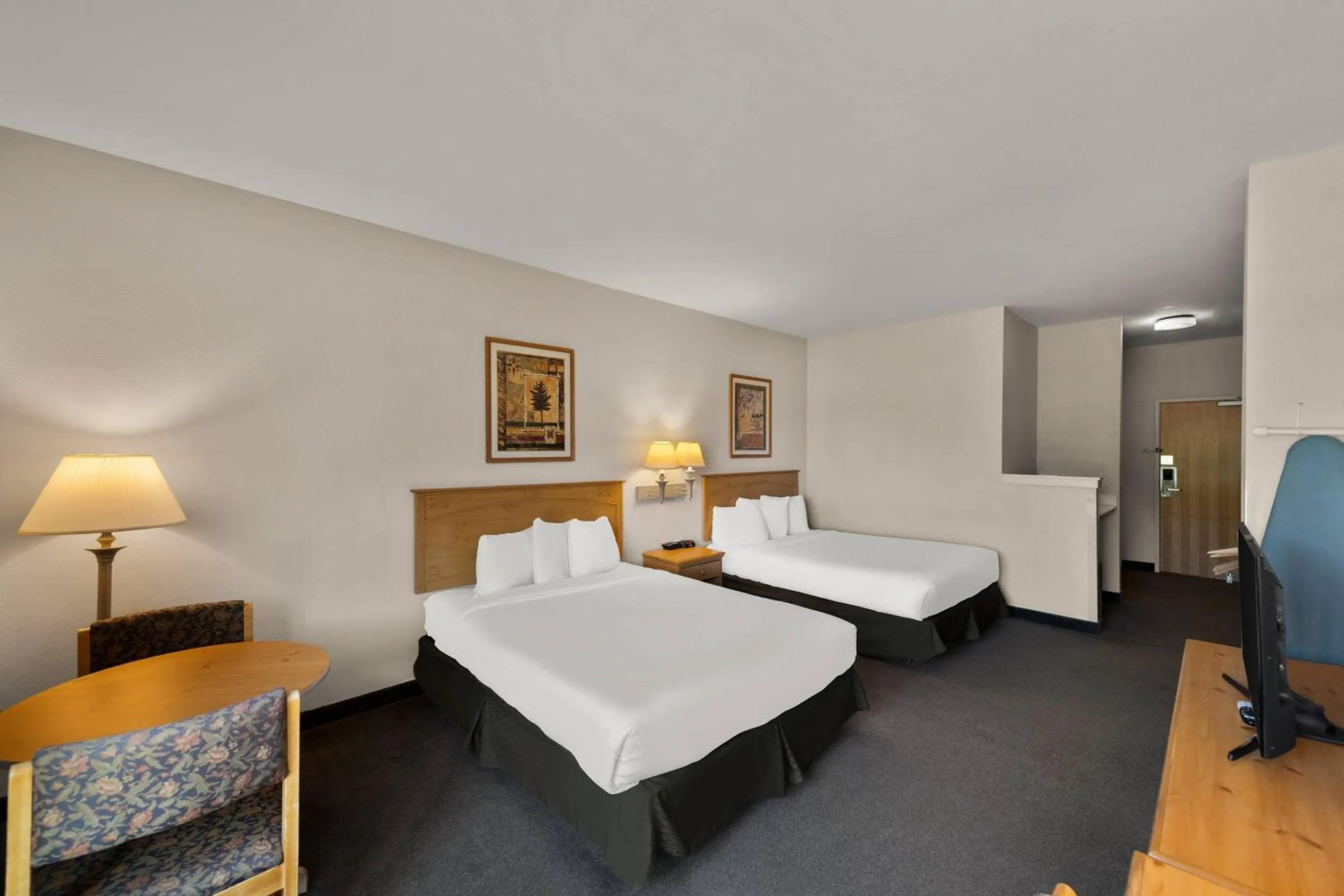 Bedroom, Bed in Rodeway Inn & Suites Tomahawk