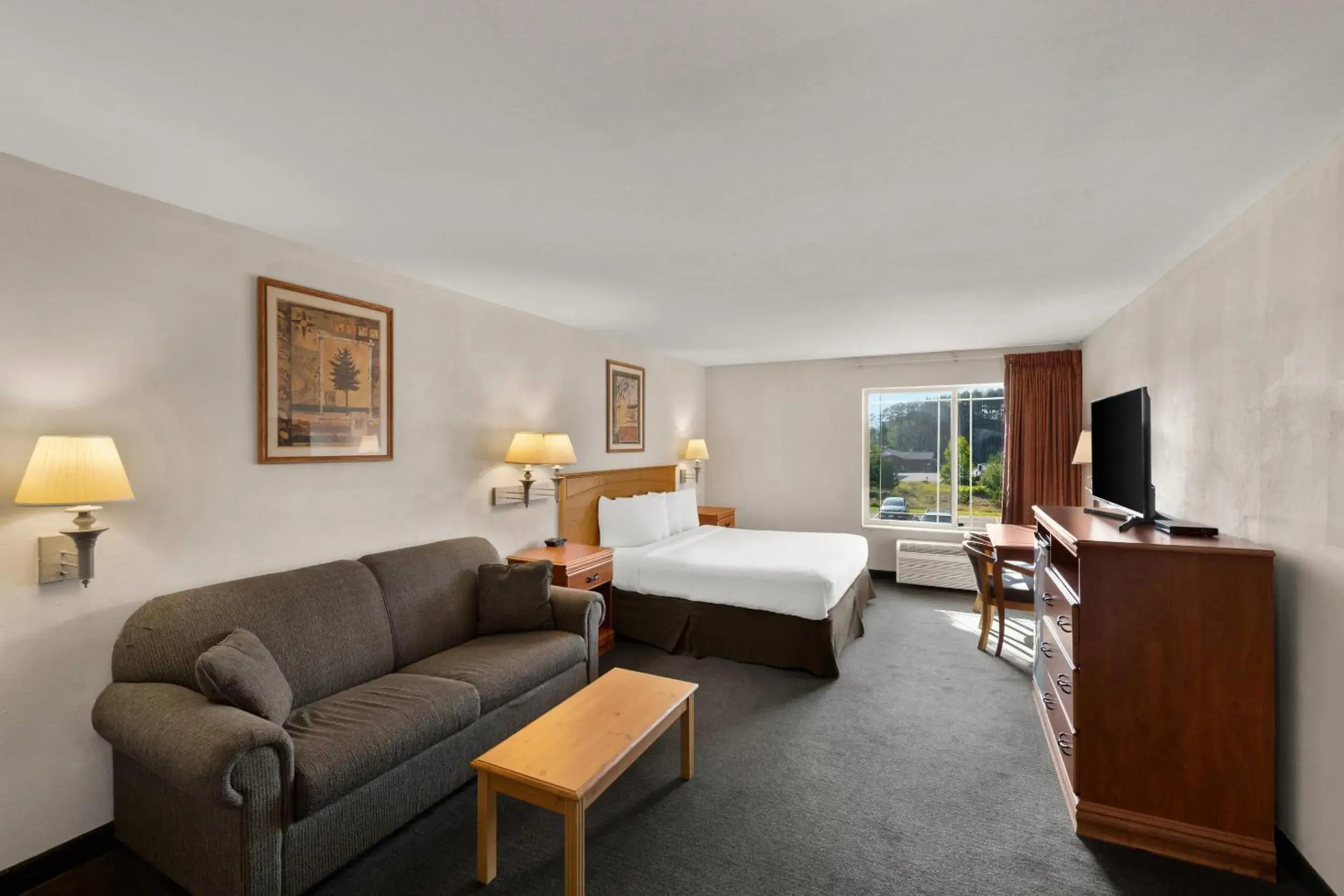 Bedroom, Bed in Rodeway Inn & Suites Tomahawk Bedroom, Bed in Rodeway Inn & Suites Tomahawk