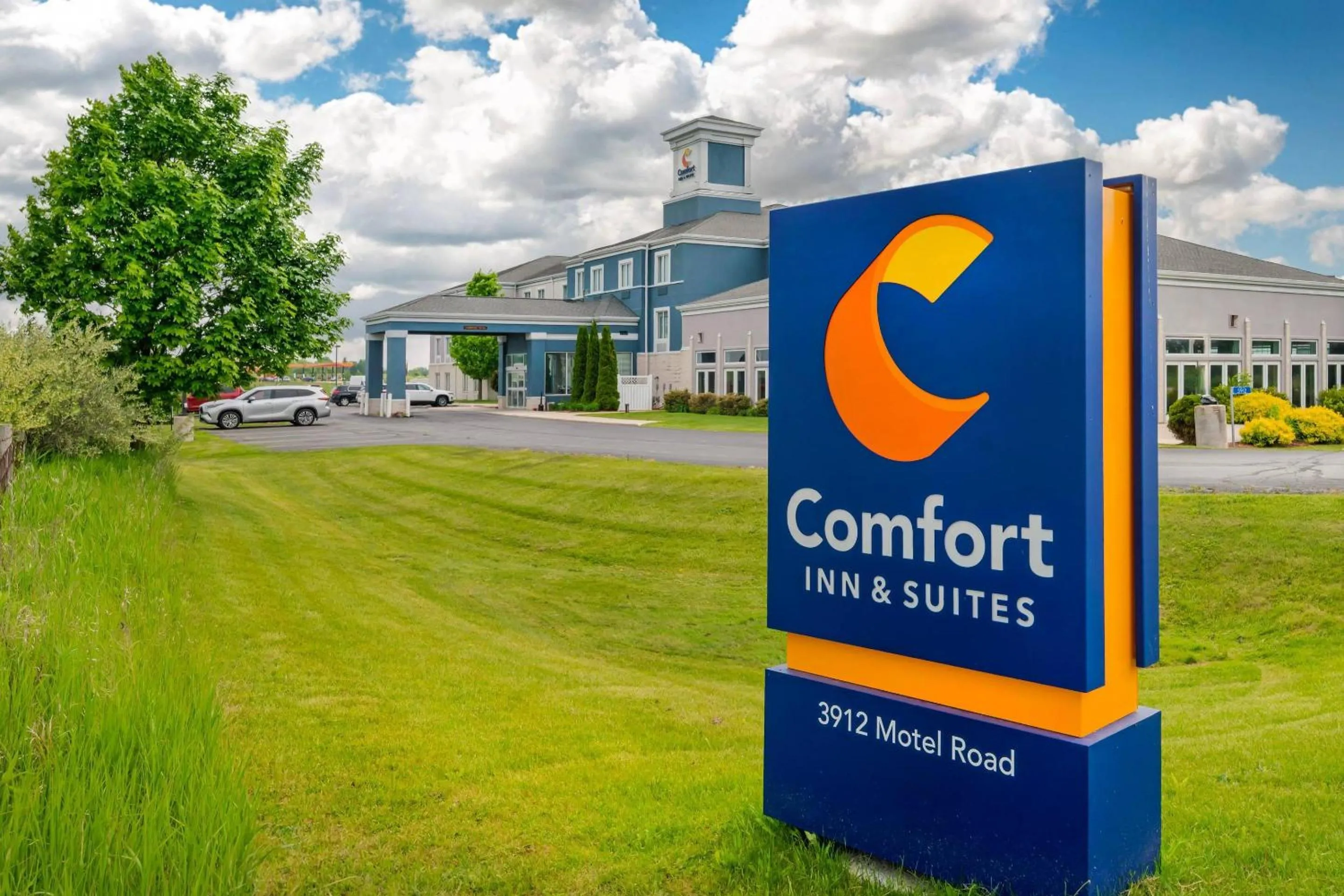Property building in Comfort Inn & Suites Sheboygan I-43
