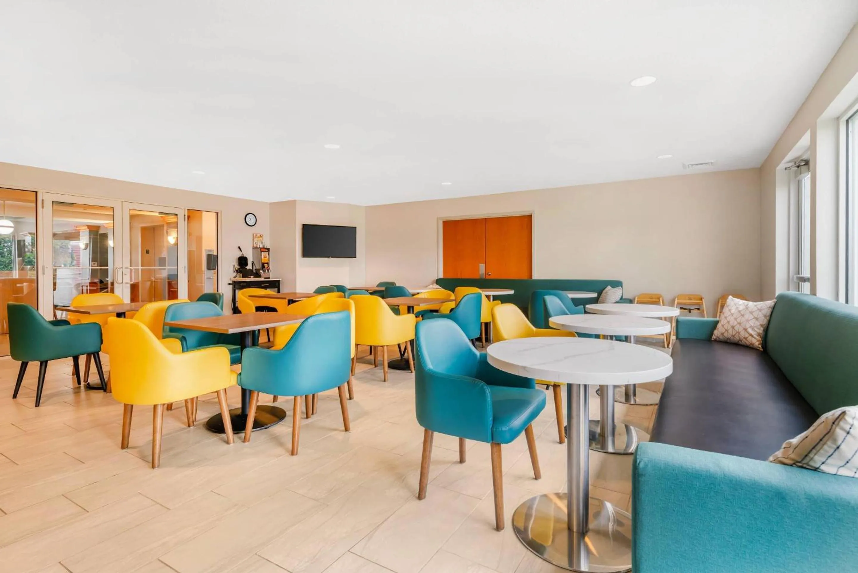 Breakfast in Comfort Inn & Suites Sheboygan I-43