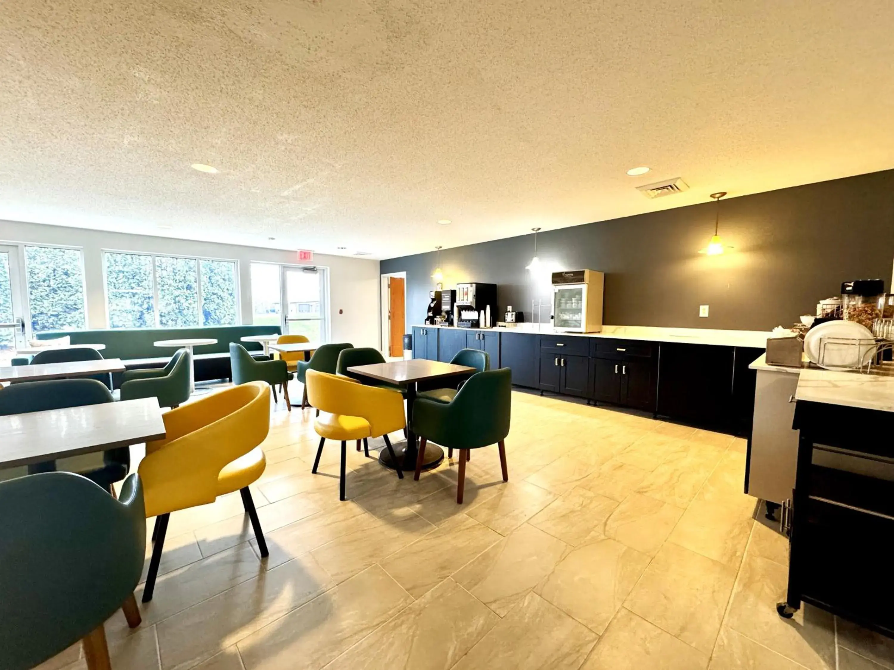 Breakfast in Comfort Inn & Suites Sheboygan I-43 Breakfast in Comfort Inn & Suites Sheboygan I-43