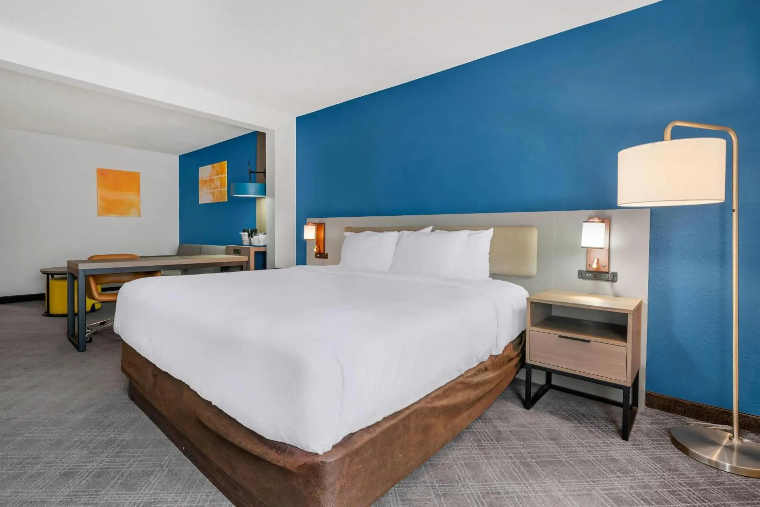 Bedroom, Bed in Comfort Inn & Suites Sheboygan I-43 Bedroom, Bed in Comfort Inn & Suites Sheboygan I-43