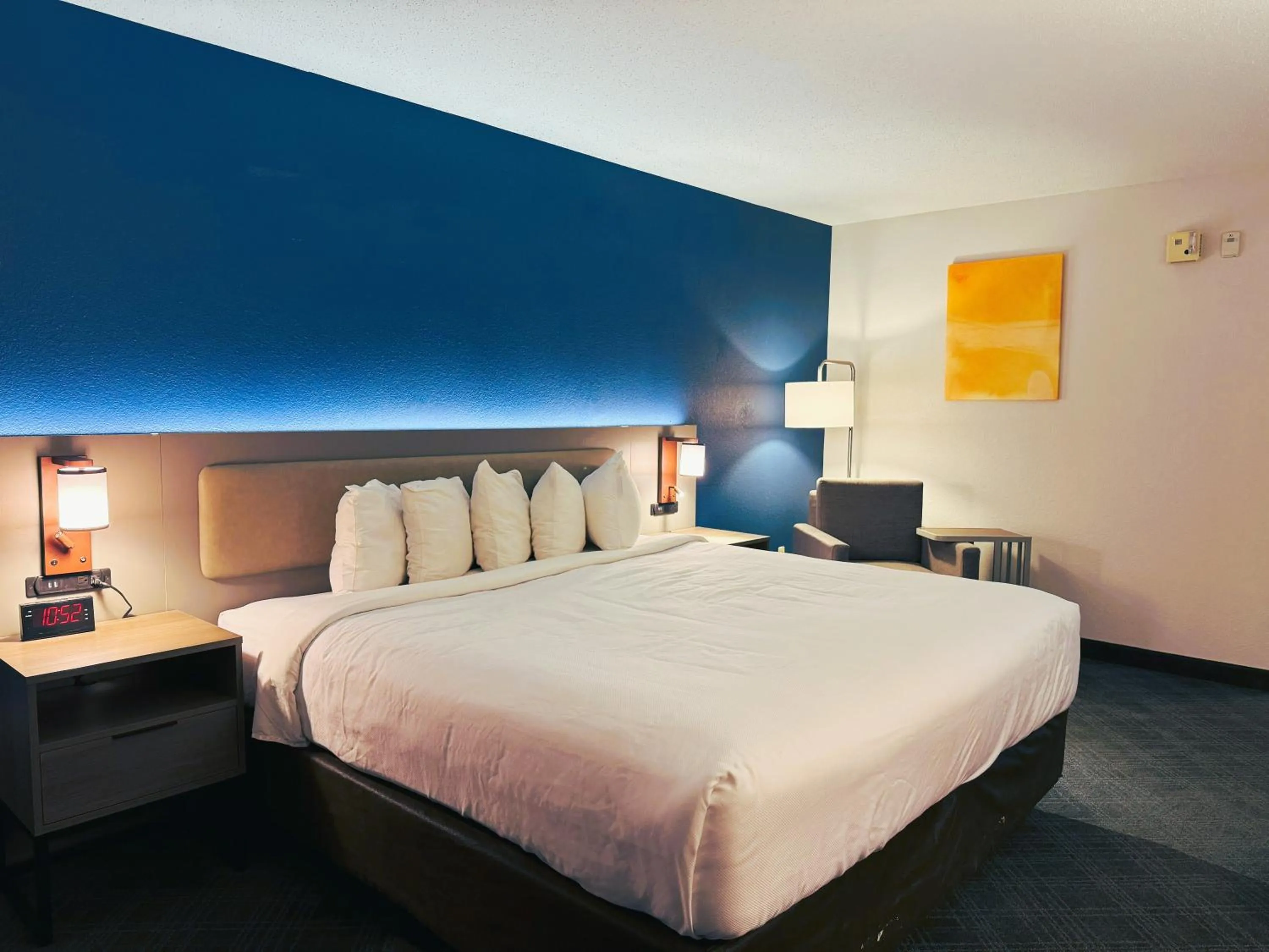 Bedroom, Bed in Comfort Inn & Suites Sheboygan I-43