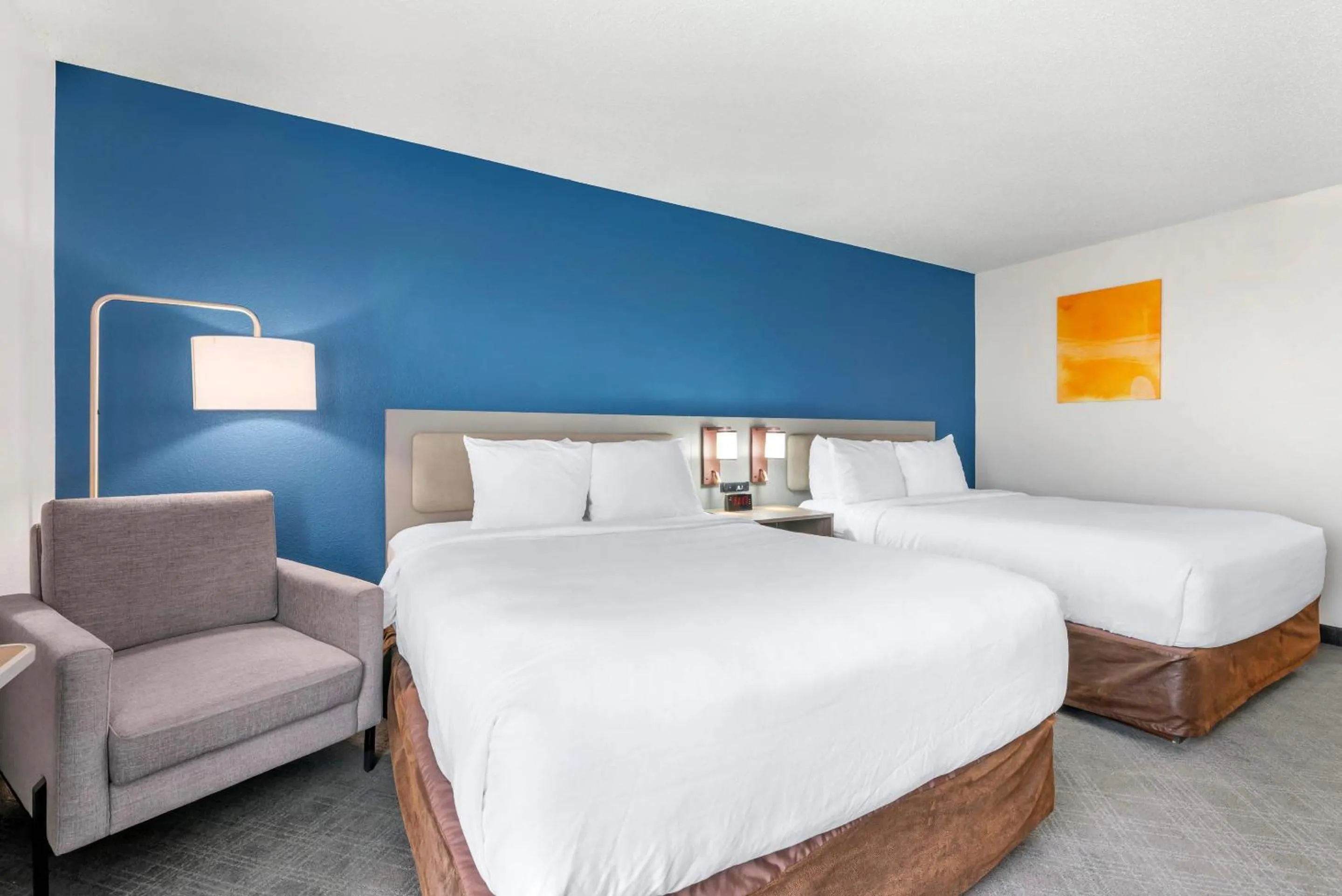 Bedroom, Bed in Comfort Inn & Suites Sheboygan I-43