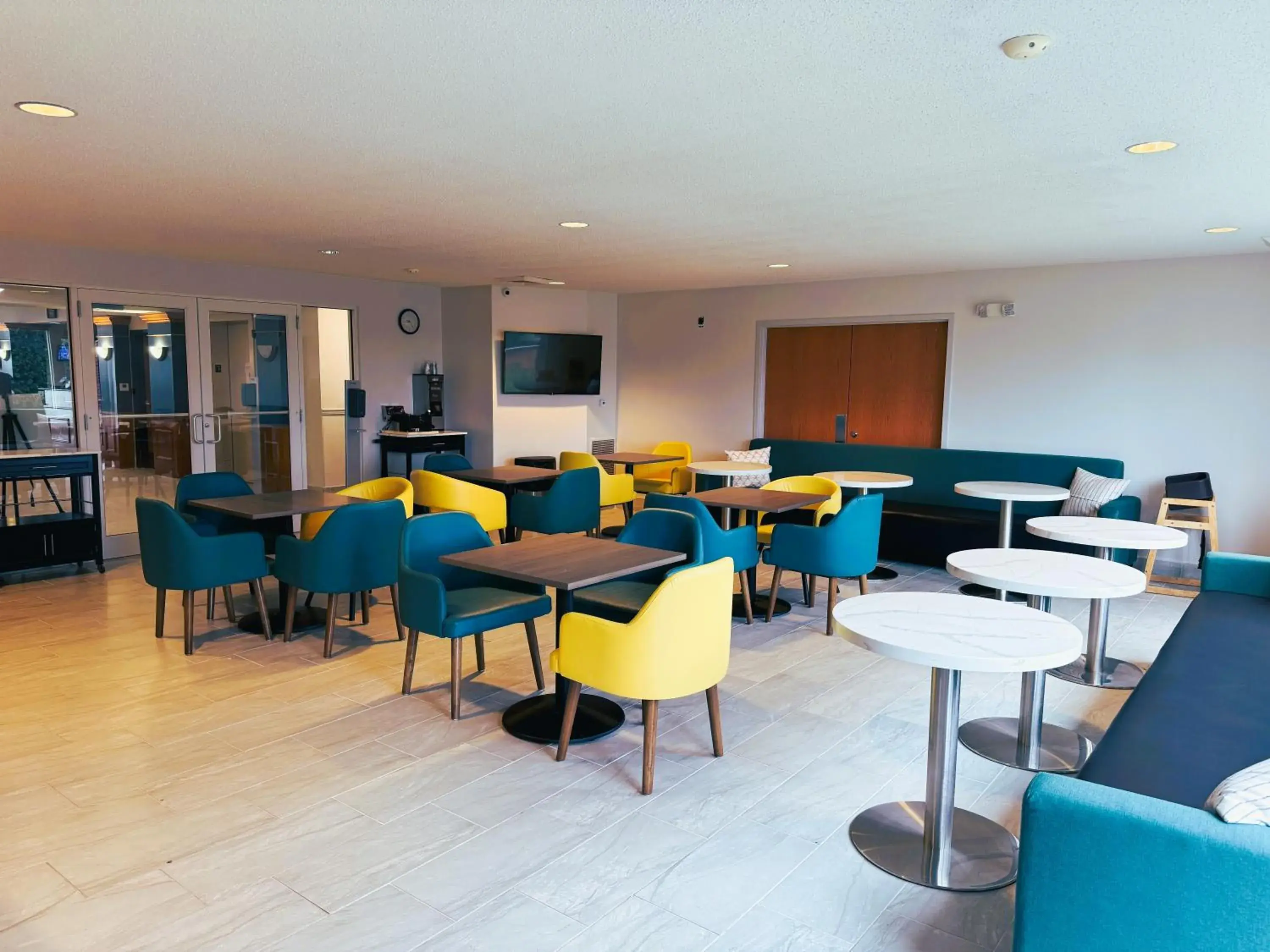 Breakfast in Comfort Inn & Suites Sheboygan I-43 Breakfast in Comfort Inn & Suites Sheboygan I-43