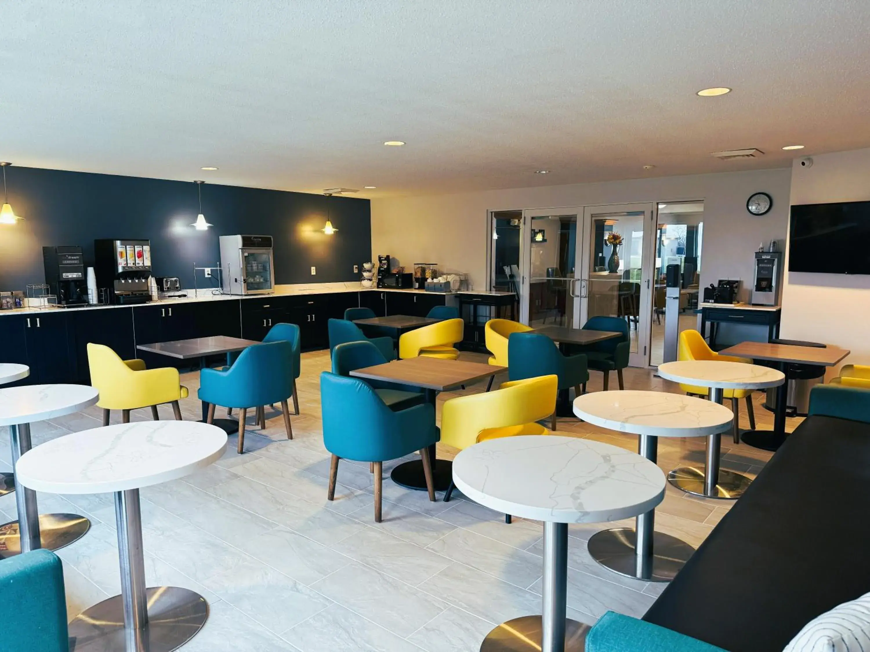 Breakfast in Comfort Inn & Suites Sheboygan I-43 Breakfast in Comfort Inn & Suites Sheboygan I-43