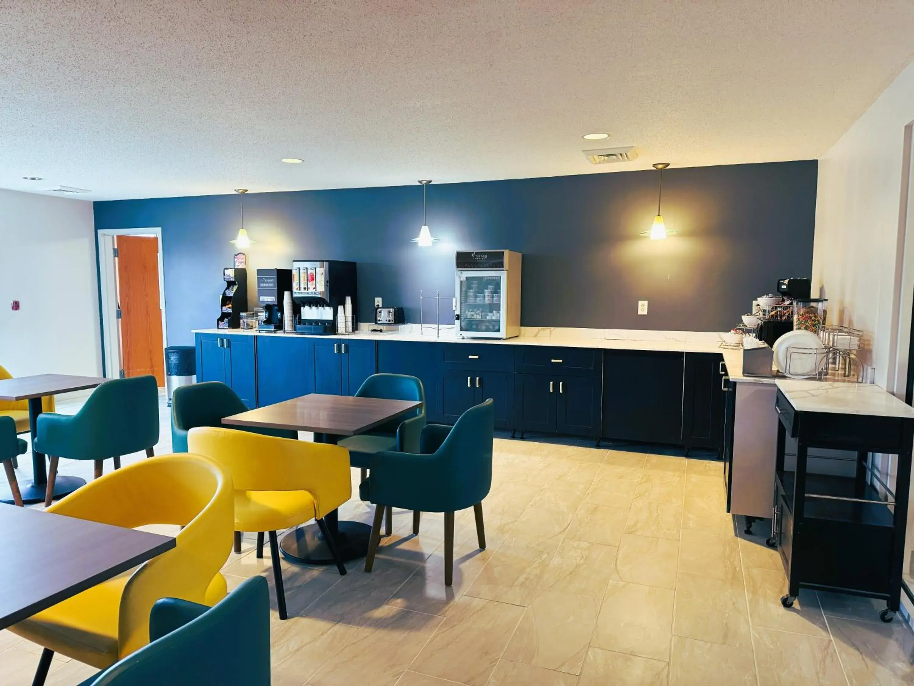 Breakfast in Comfort Inn & Suites Sheboygan I-43 Breakfast in Comfort Inn & Suites Sheboygan I-43