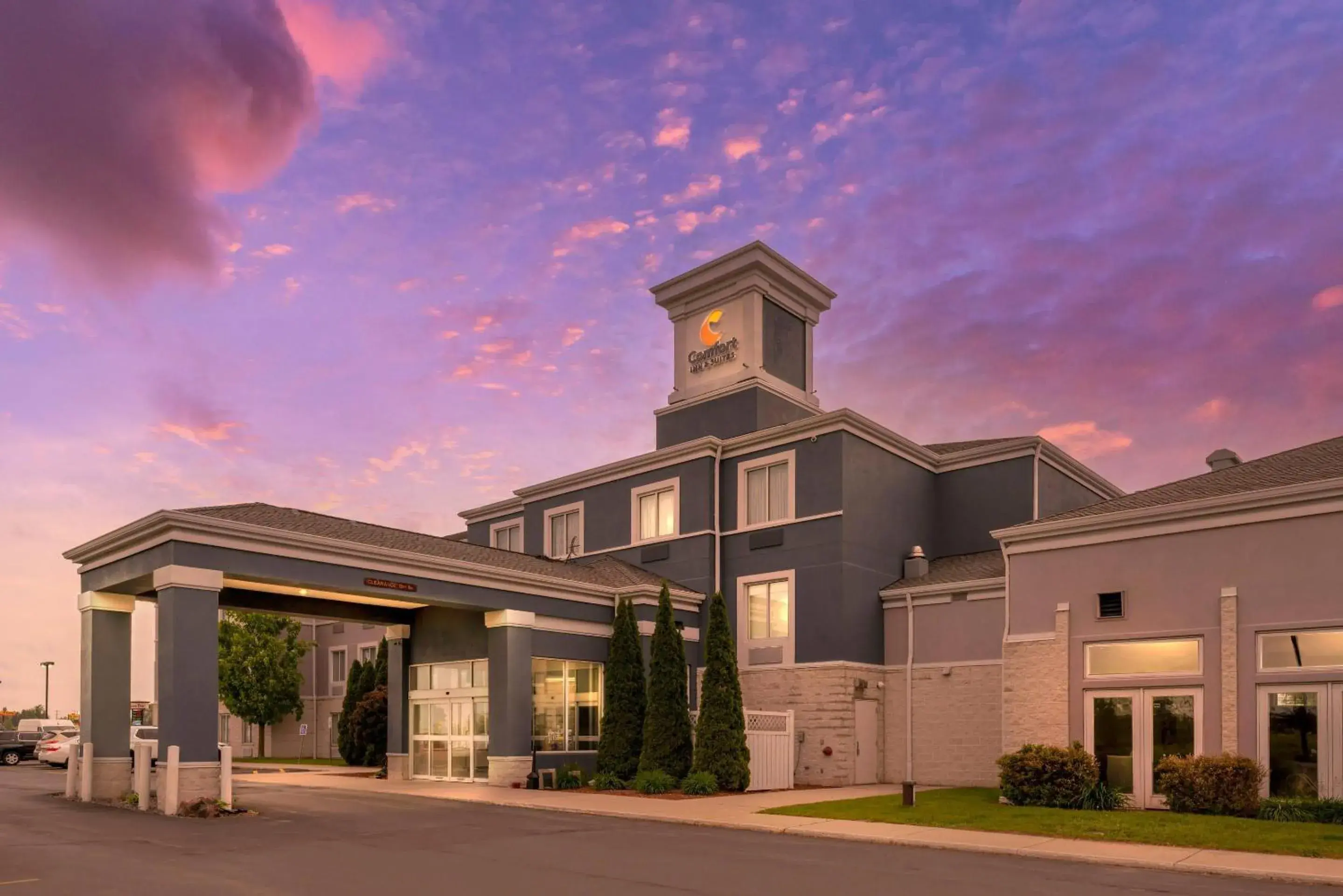 Property building in Comfort Inn & Suites Sheboygan I-43 Property building in Comfort Inn & Suites Sheboygan I-43