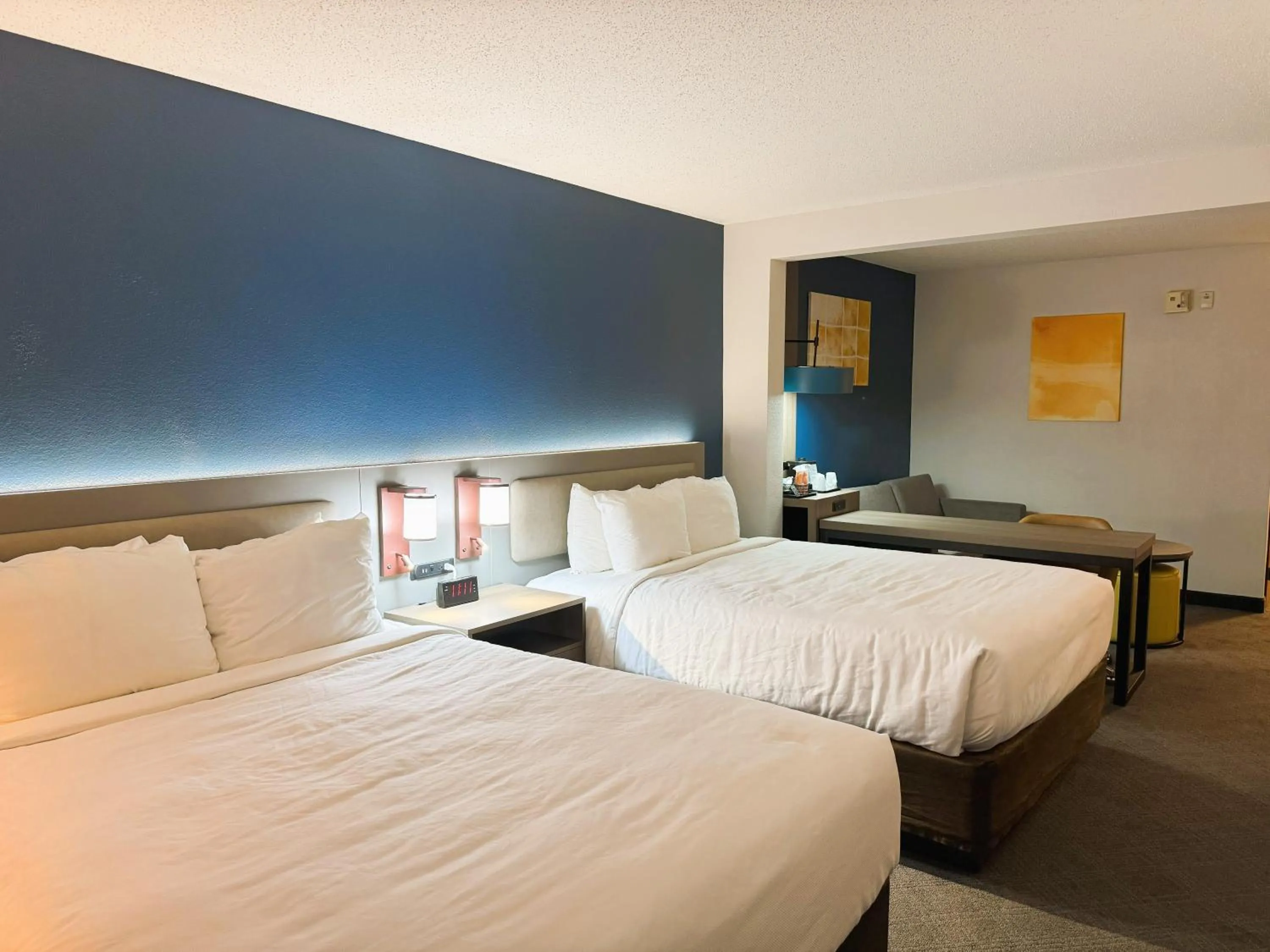 Bed in Comfort Inn & Suites Sheboygan I-43