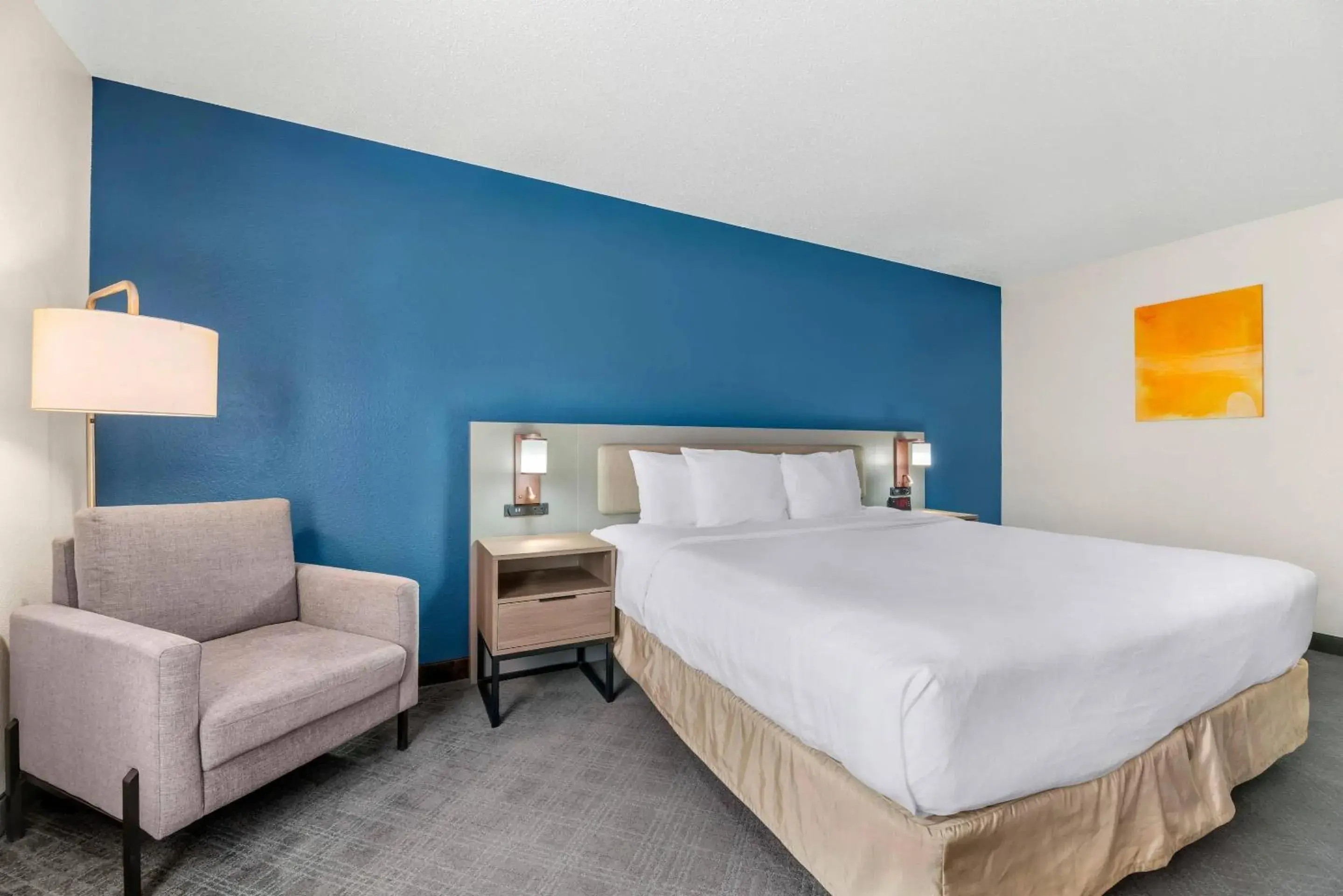 Bedroom, Bed in Comfort Inn & Suites Sheboygan I-43 Bedroom, Bed in Comfort Inn & Suites Sheboygan I-43