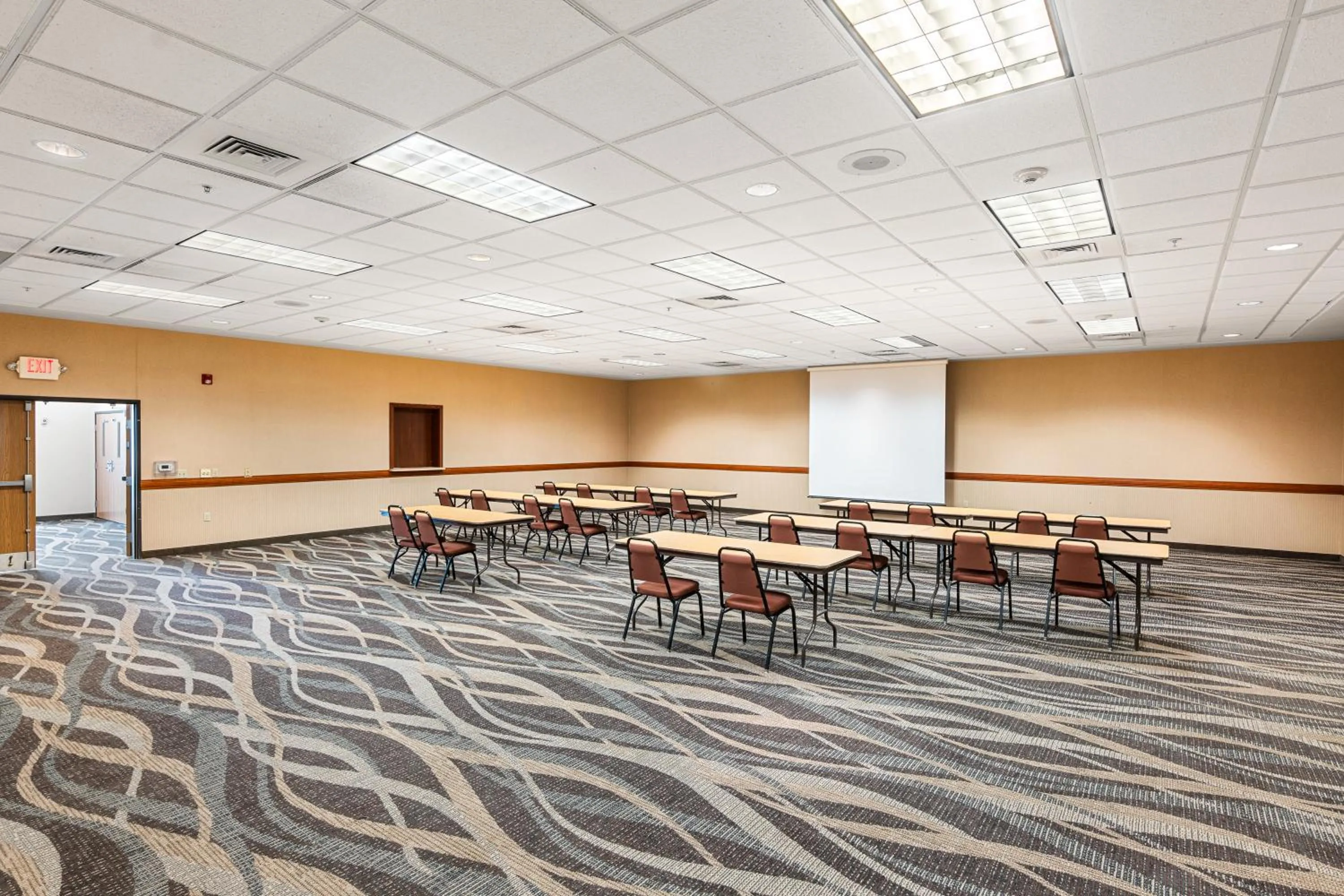 Meeting/conference room in Boarders Inn & Suites by Cobblestone Hotels - Shawano