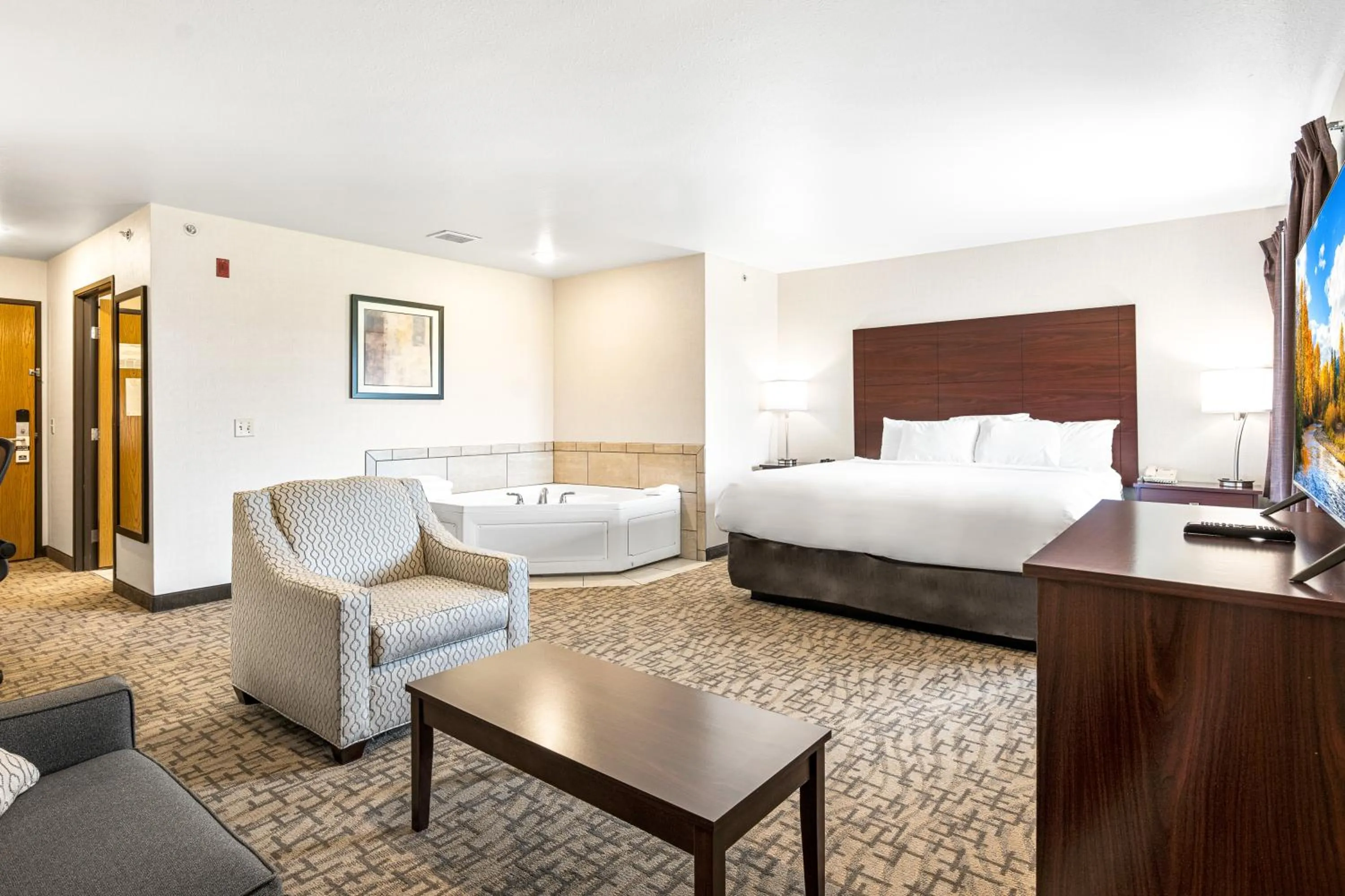 Photo of the whole room, Bed in Boarders Inn & Suites by Cobblestone Hotels - Shawano