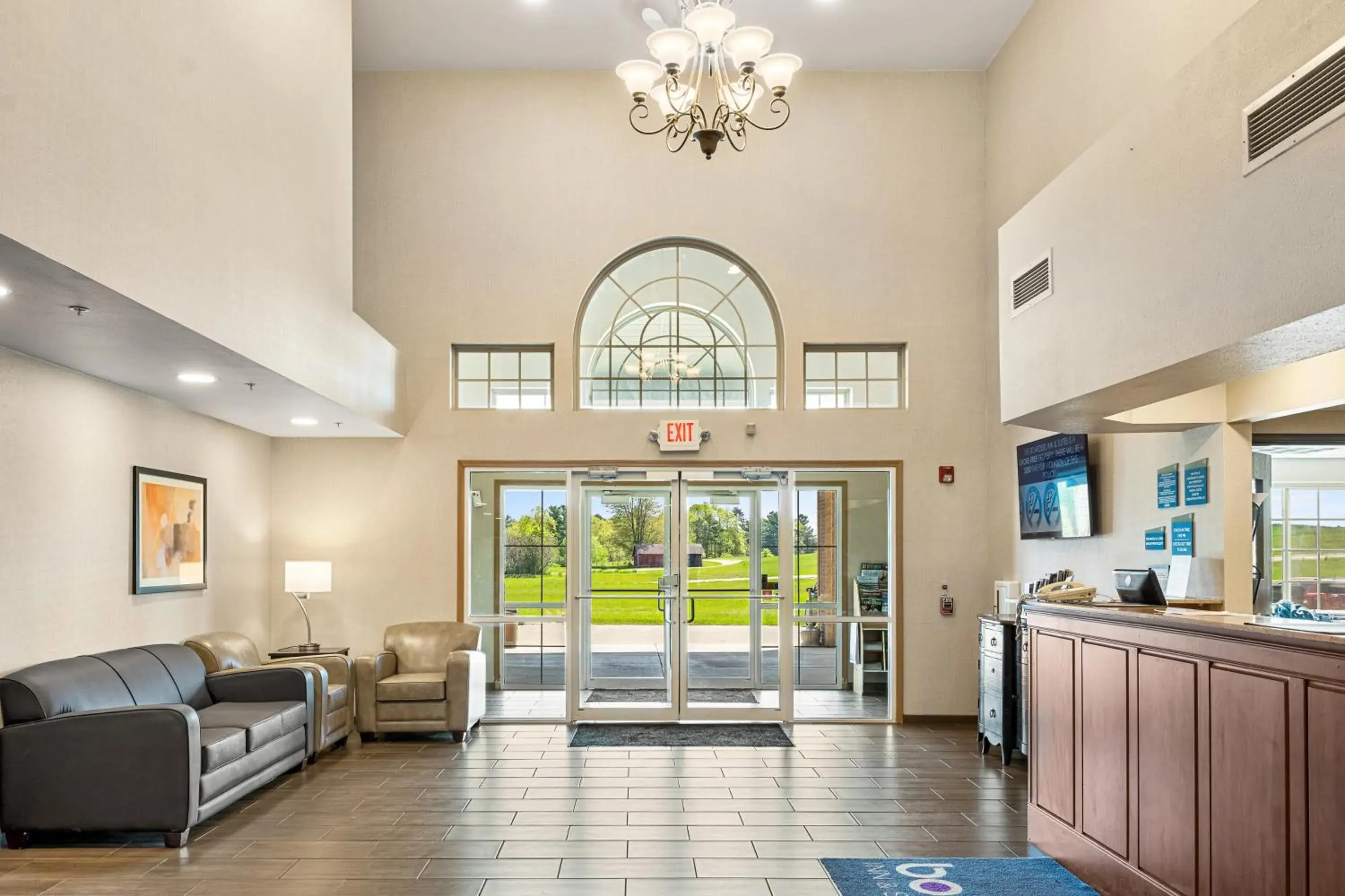 Lobby or reception in Boarders Inn & Suites by Cobblestone Hotels - Shawano Lobby or reception in Boarders Inn & Suites by Cobblestone Hotels - Shawano