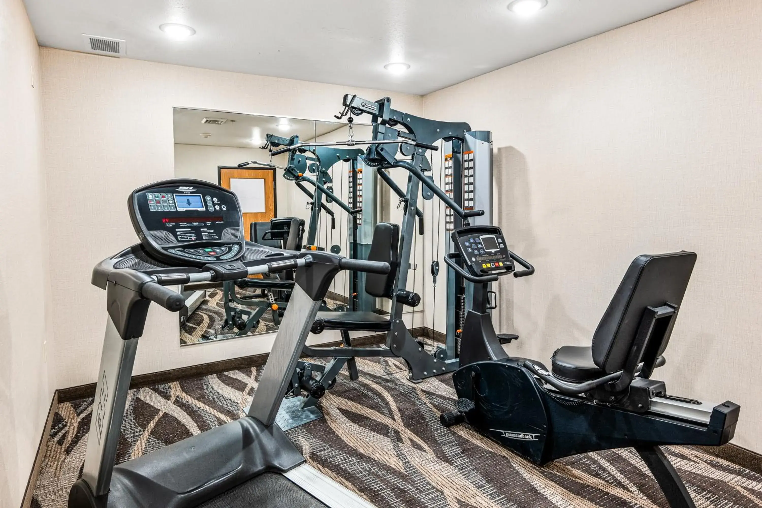 Fitness centre/facilities in Boarders Inn & Suites by Cobblestone Hotels - Shawano Fitness centre/facilities in Boarders Inn & Suites by Cobblestone Hotels - Shawano