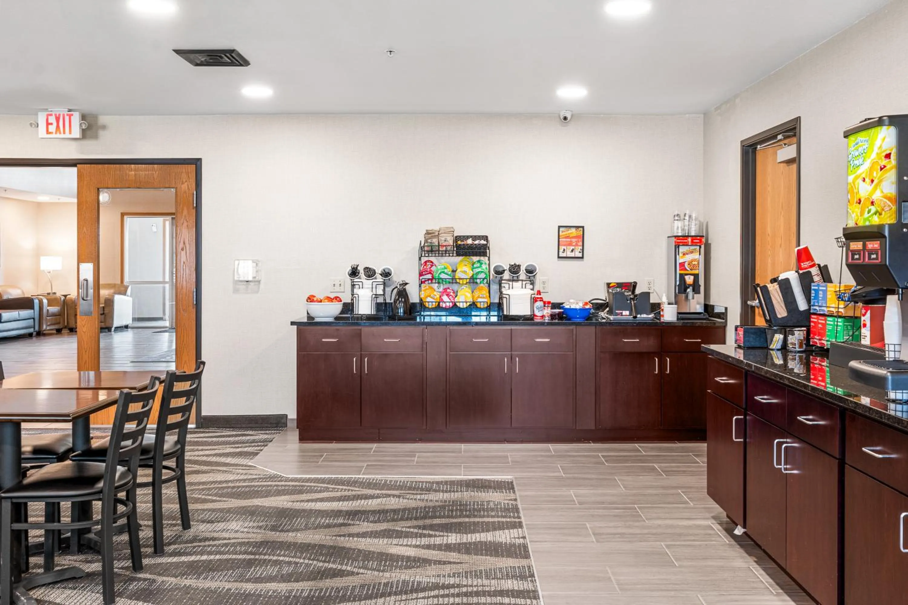 Breakfast in Boarders Inn & Suites by Cobblestone Hotels - Shawano