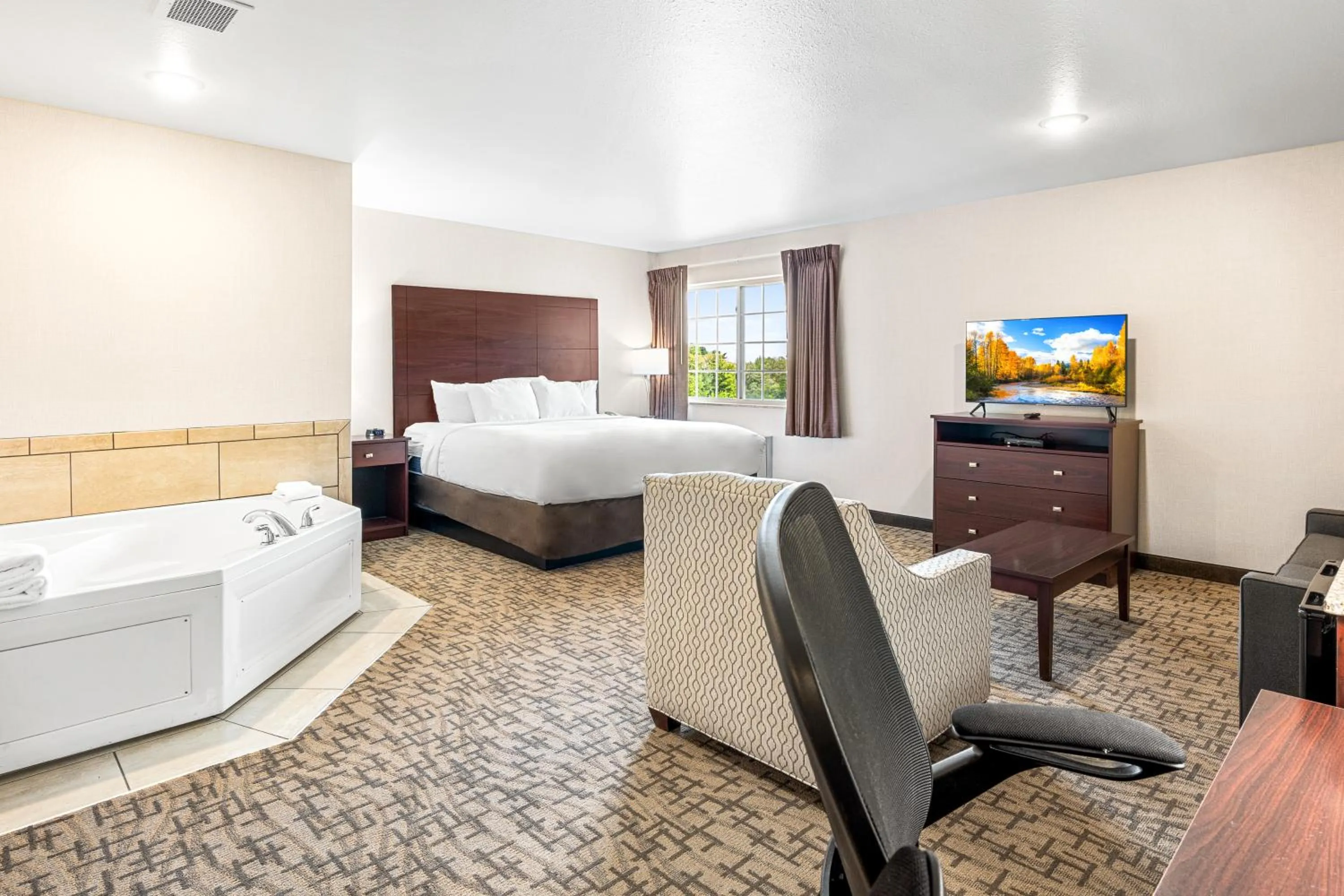 Photo of the whole room, Bed in Boarders Inn & Suites by Cobblestone Hotels - Shawano