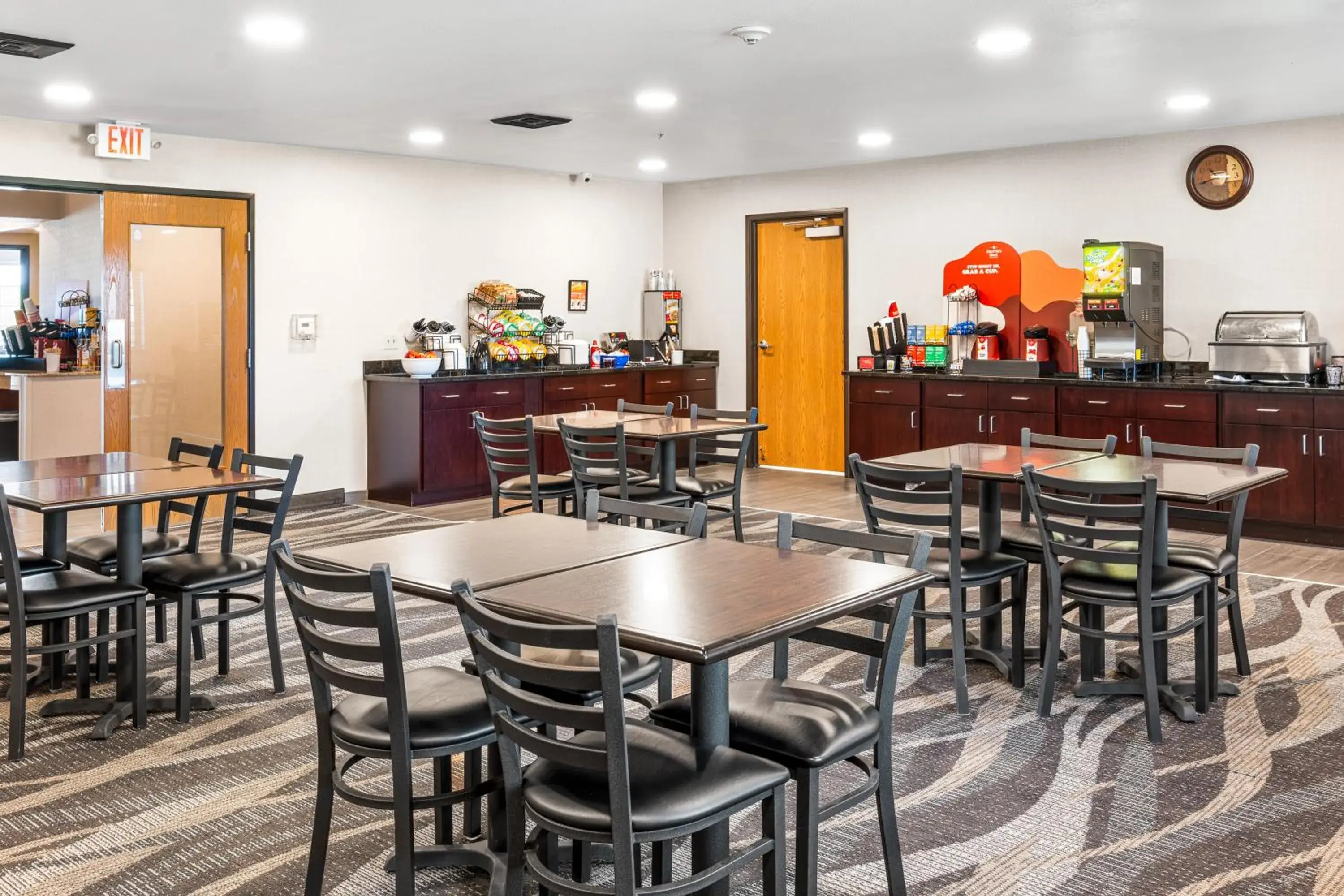 Breakfast in Boarders Inn & Suites by Cobblestone Hotels - Shawano Breakfast in Boarders Inn & Suites by Cobblestone Hotels - Shawano