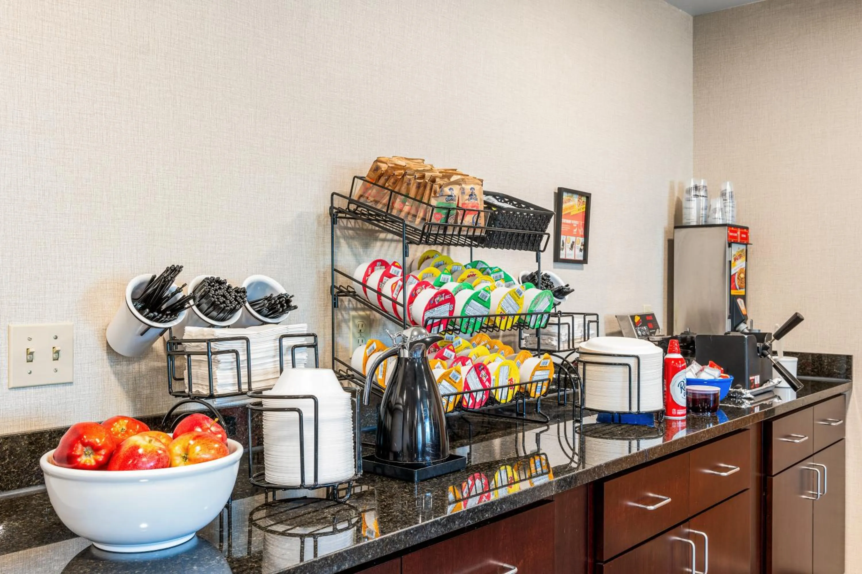 Breakfast in Boarders Inn & Suites by Cobblestone Hotels - Shawano