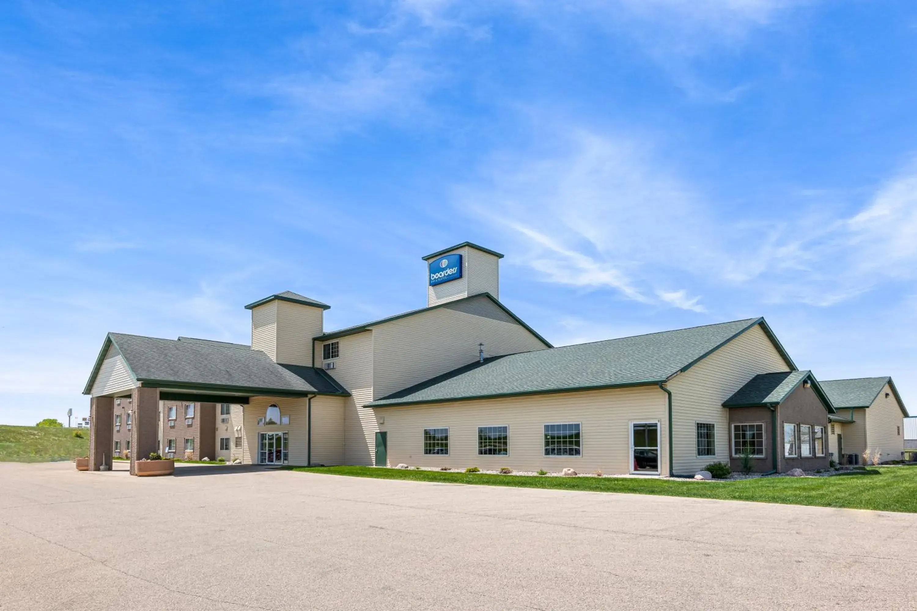 Property building in Boarders Inn & Suites by Cobblestone Hotels - Shawano Property building in Boarders Inn & Suites by Cobblestone Hotels - Shawano