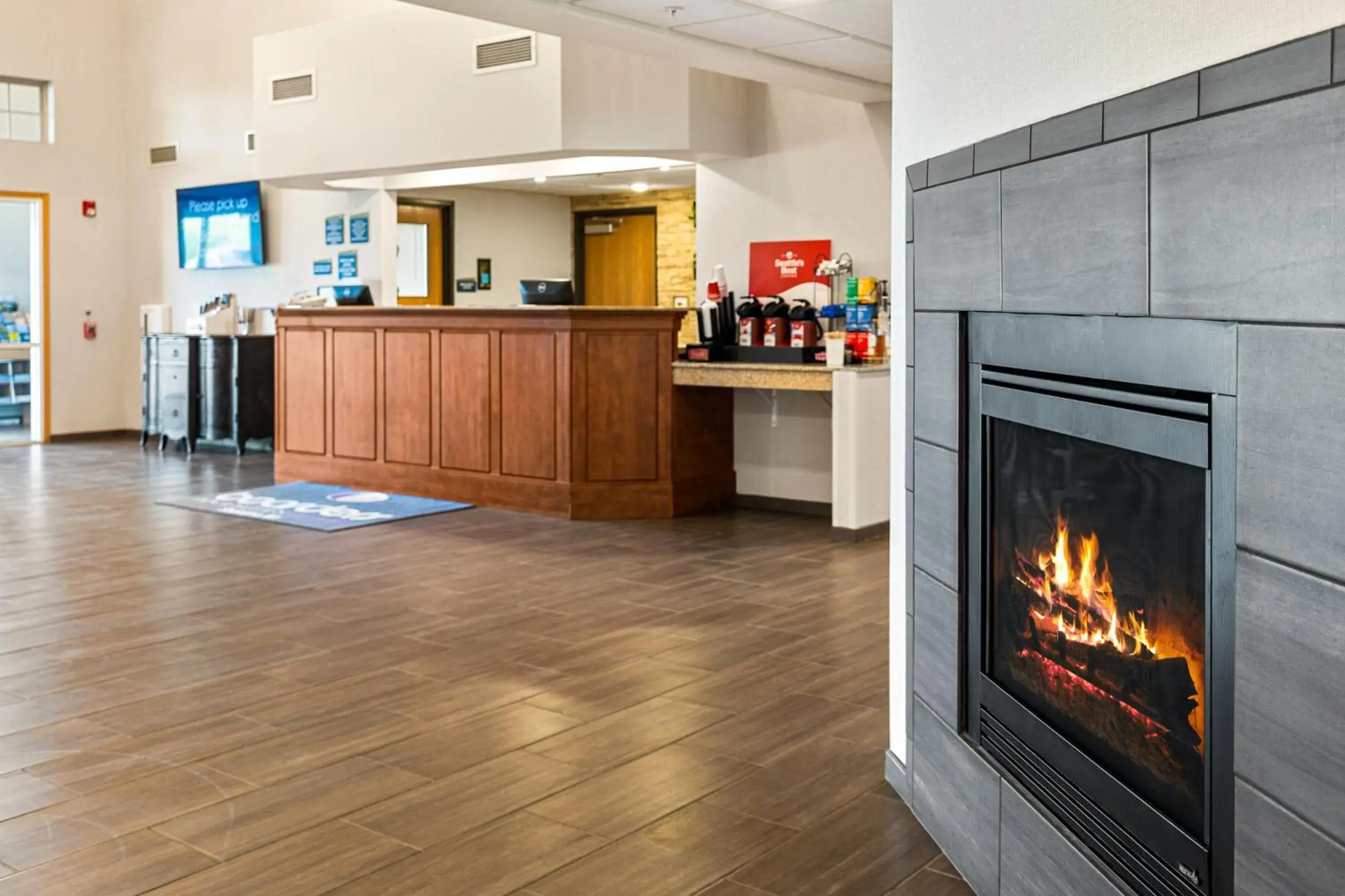 Lobby or reception in Boarders Inn & Suites by Cobblestone Hotels - Shawano Lobby or reception in Boarders Inn & Suites by Cobblestone Hotels - Shawano