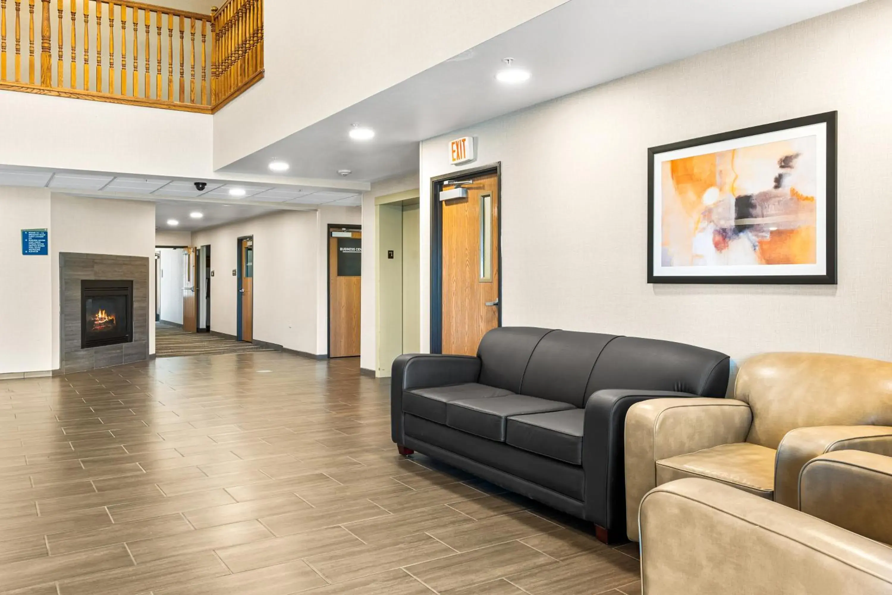 Lobby or reception in Boarders Inn & Suites by Cobblestone Hotels - Shawano Lobby or reception in Boarders Inn & Suites by Cobblestone Hotels - Shawano
