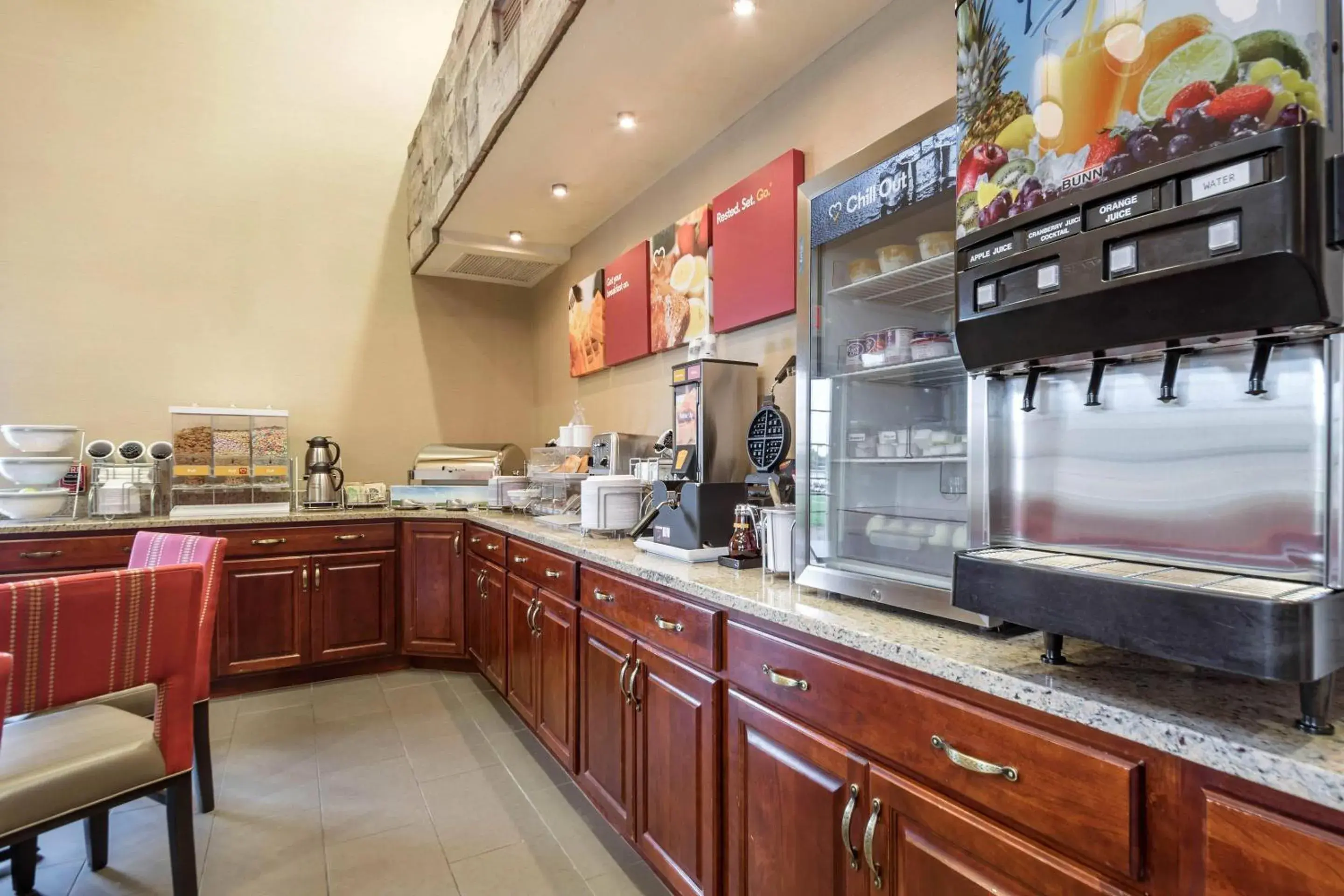 Breakfast in Comfort Suites at Par 4 Resort Breakfast in Comfort Suites at Par 4 Resort