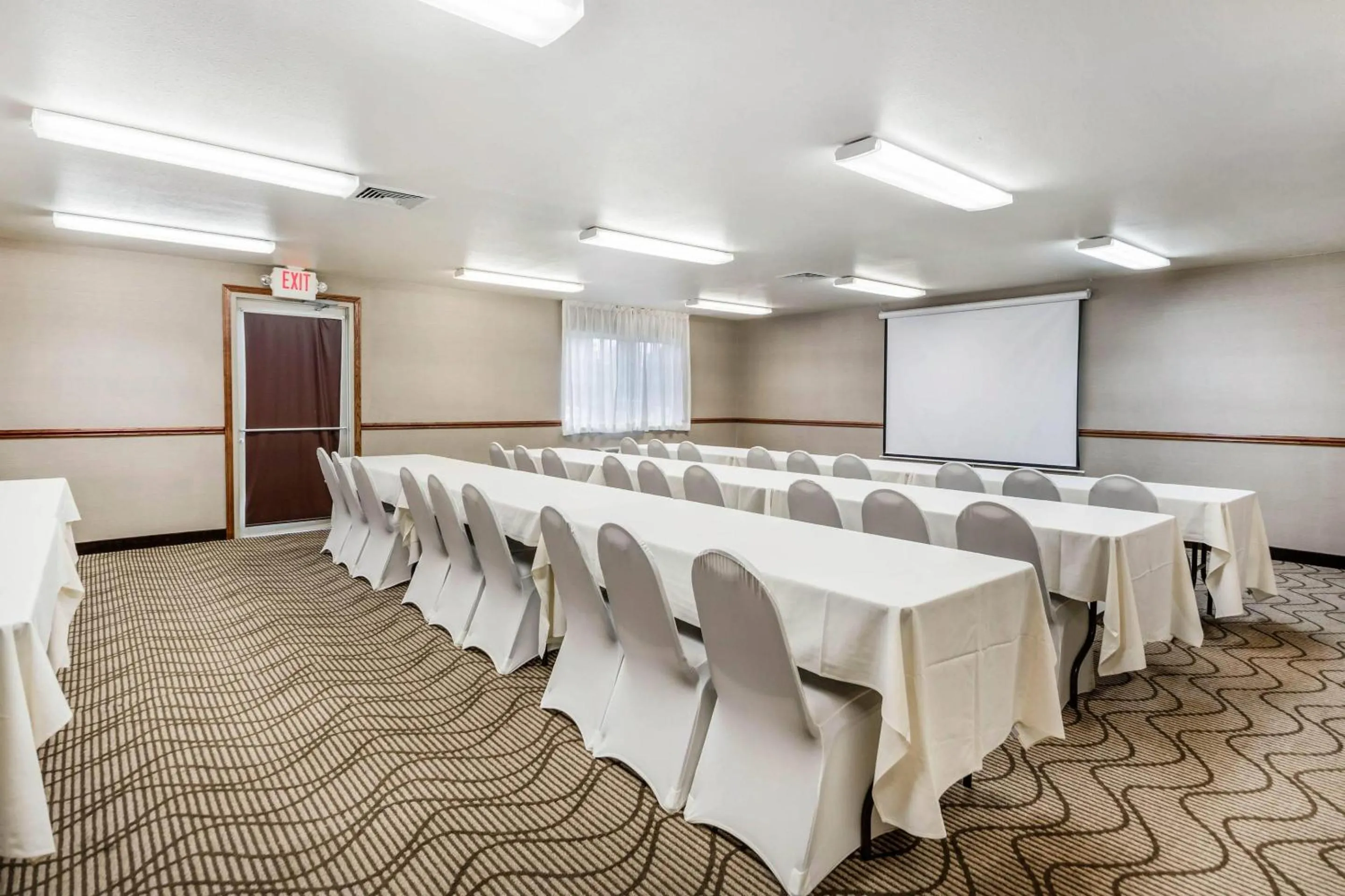 Meeting/conference room in Comfort Suites at Par 4 Resort
