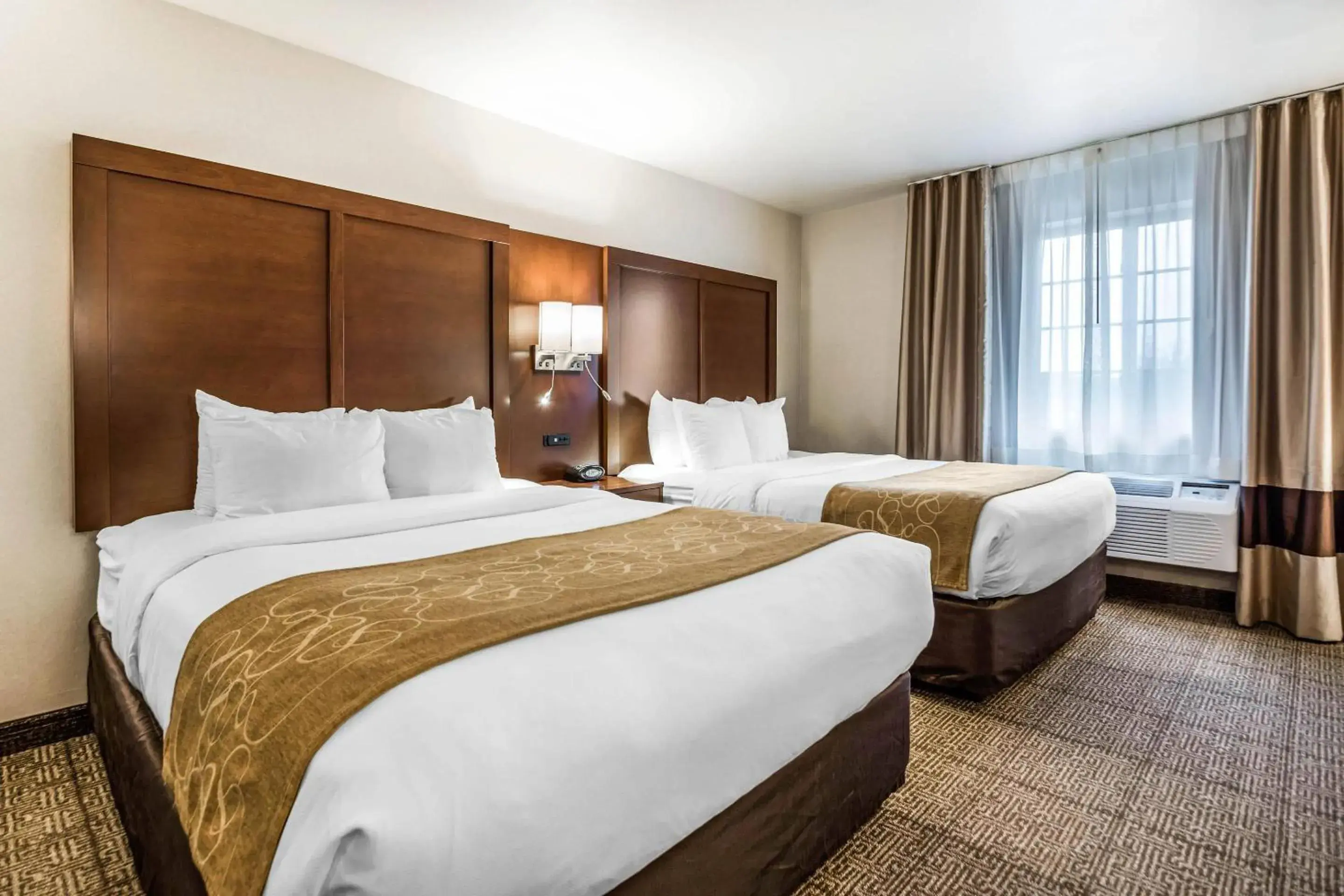 Queen Suite - Non-Smoking in Comfort Suites at Par 4 Resort Queen Suite - Non-Smoking in Comfort Suites at Par 4 Resort