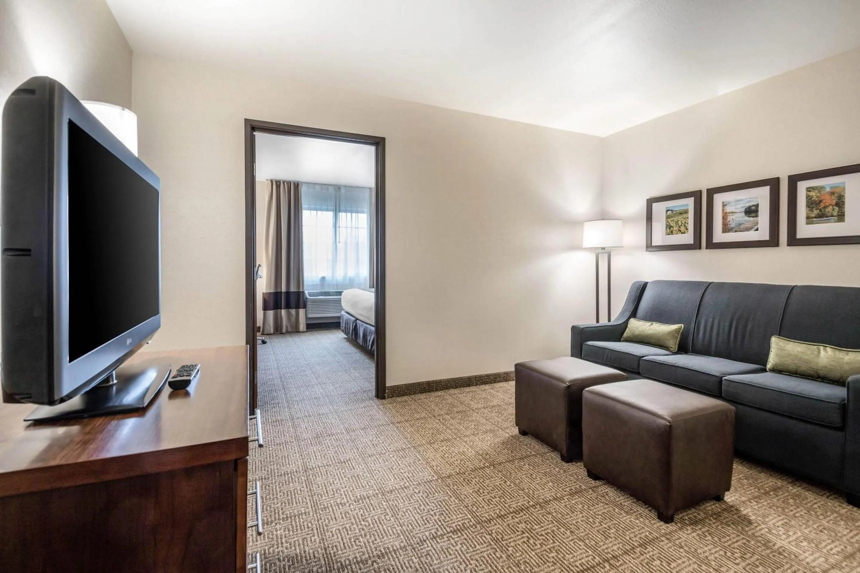 Bedroom in Comfort Suites at Par 4 Resort