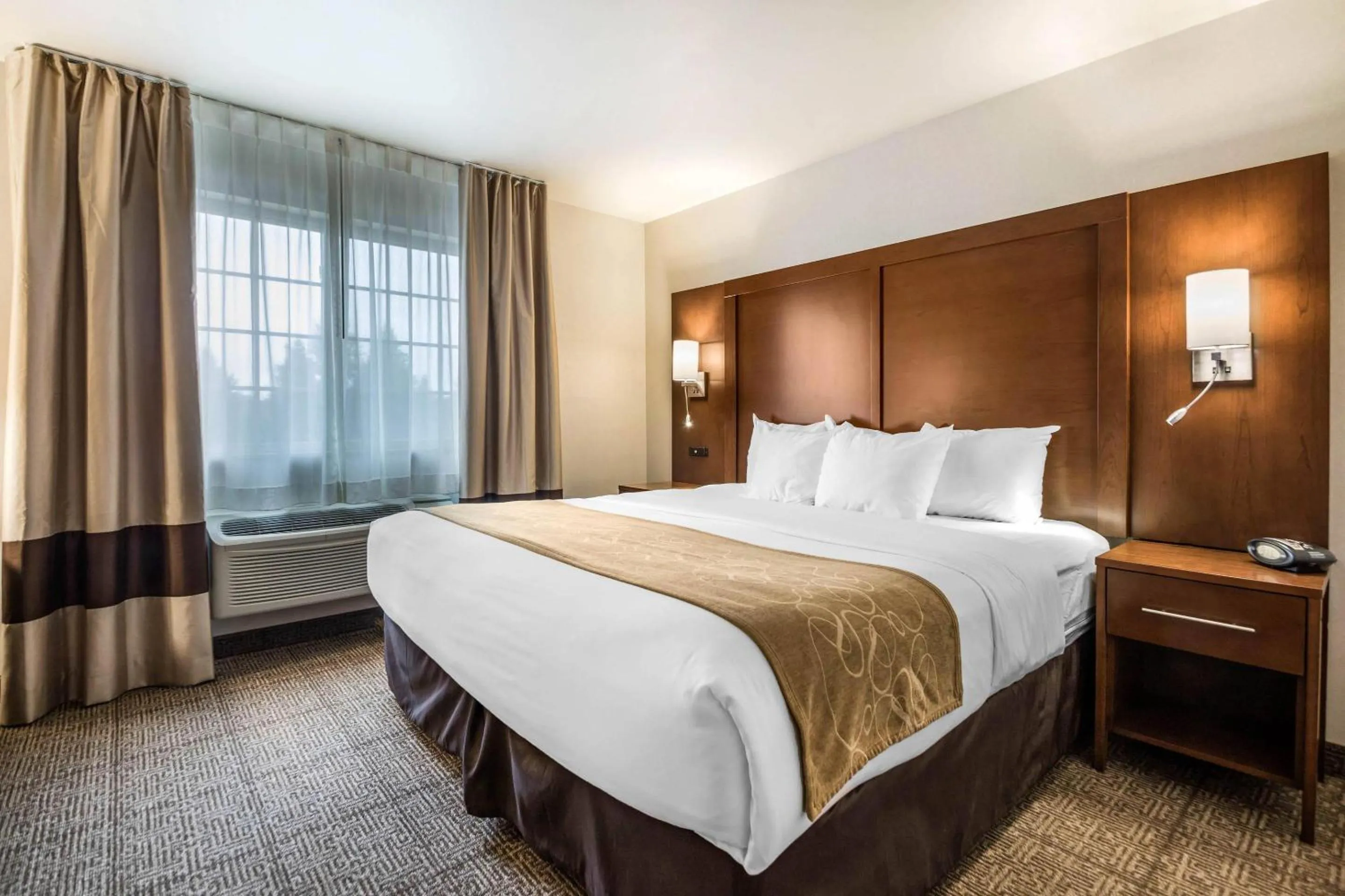 Bedroom, Bed in Comfort Suites at Par 4 Resort