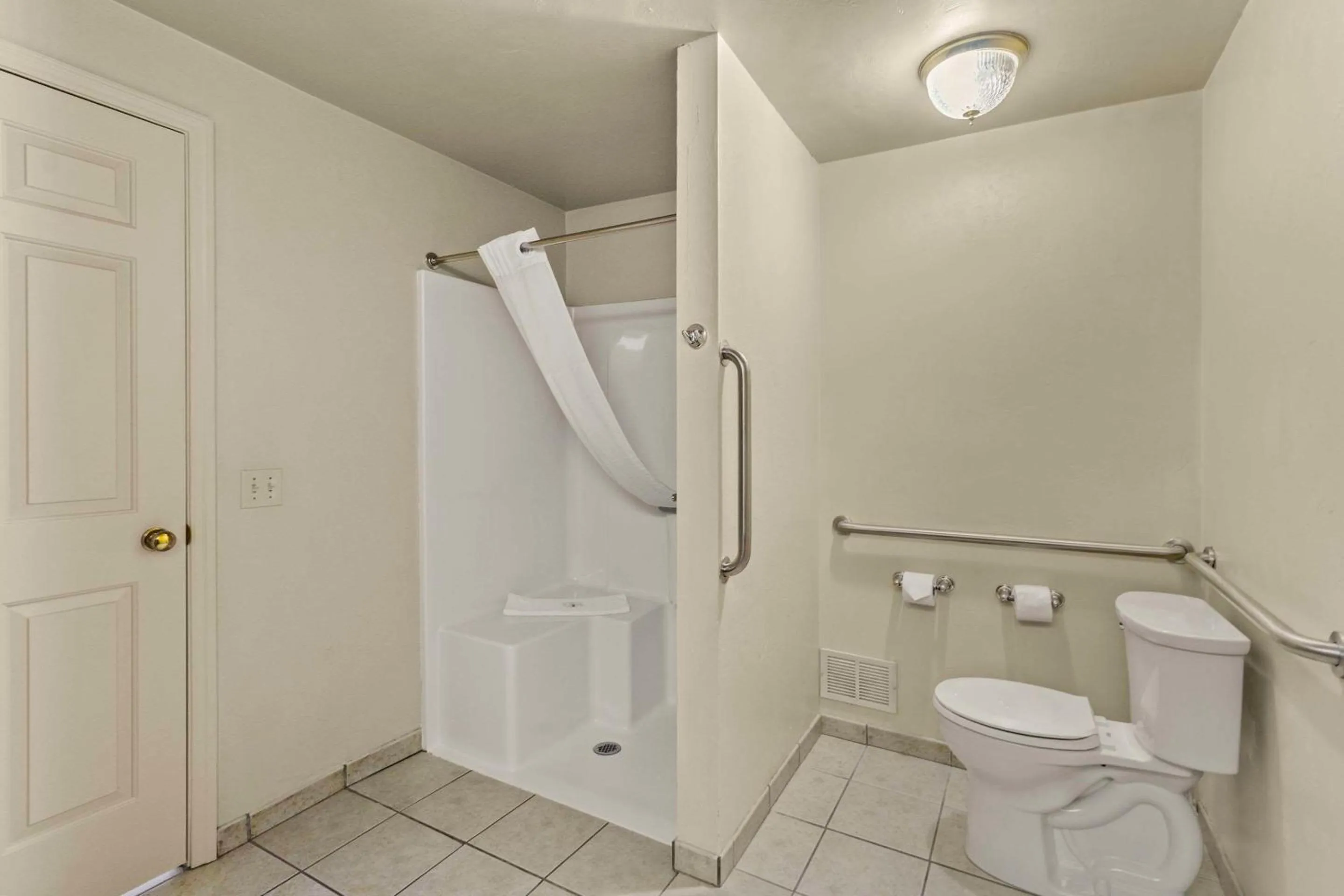 Bedroom in Quality Inn & Suites Green Bay Downtown