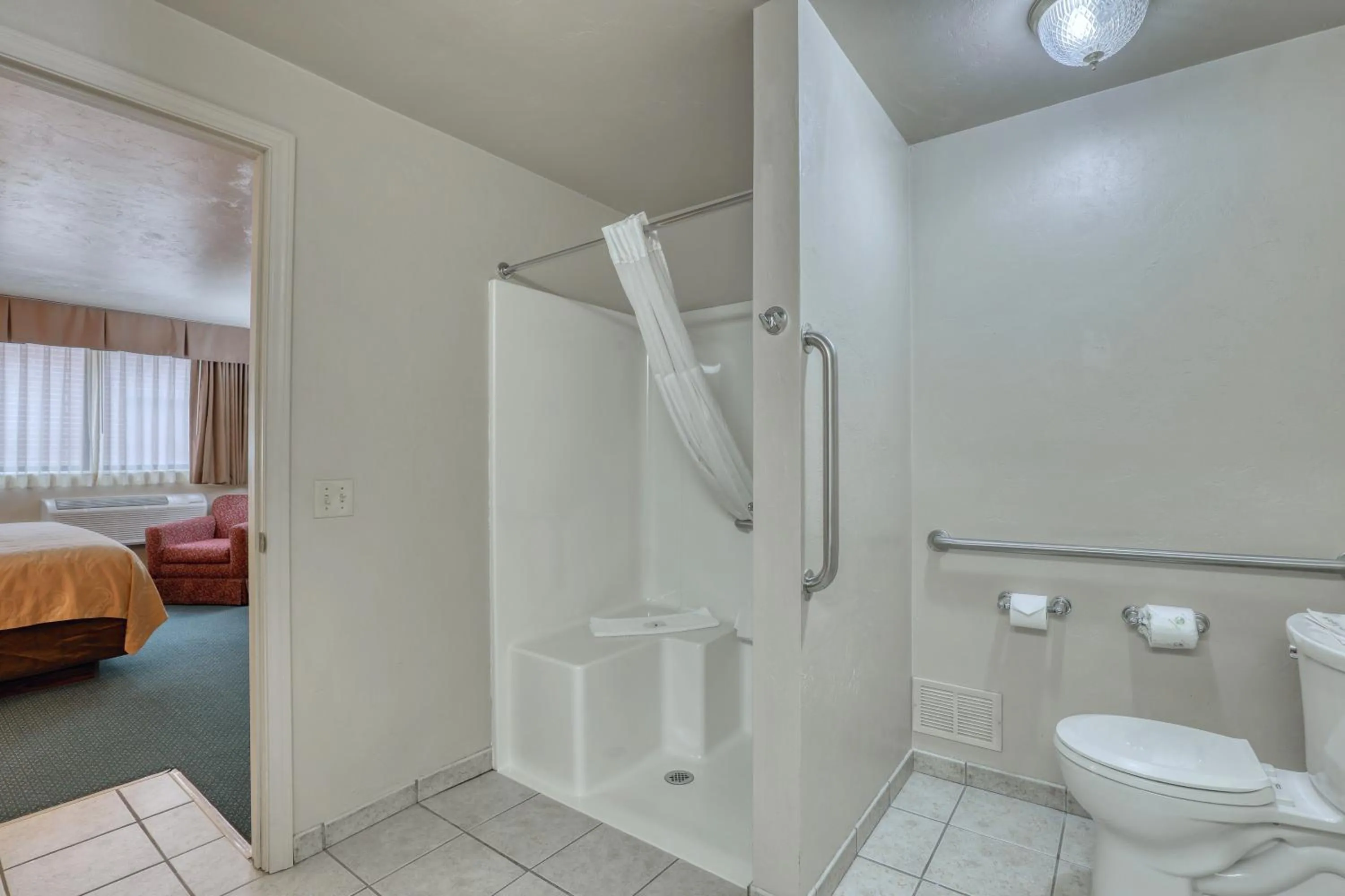 Quality Inn & Suites Green Bay Downtown