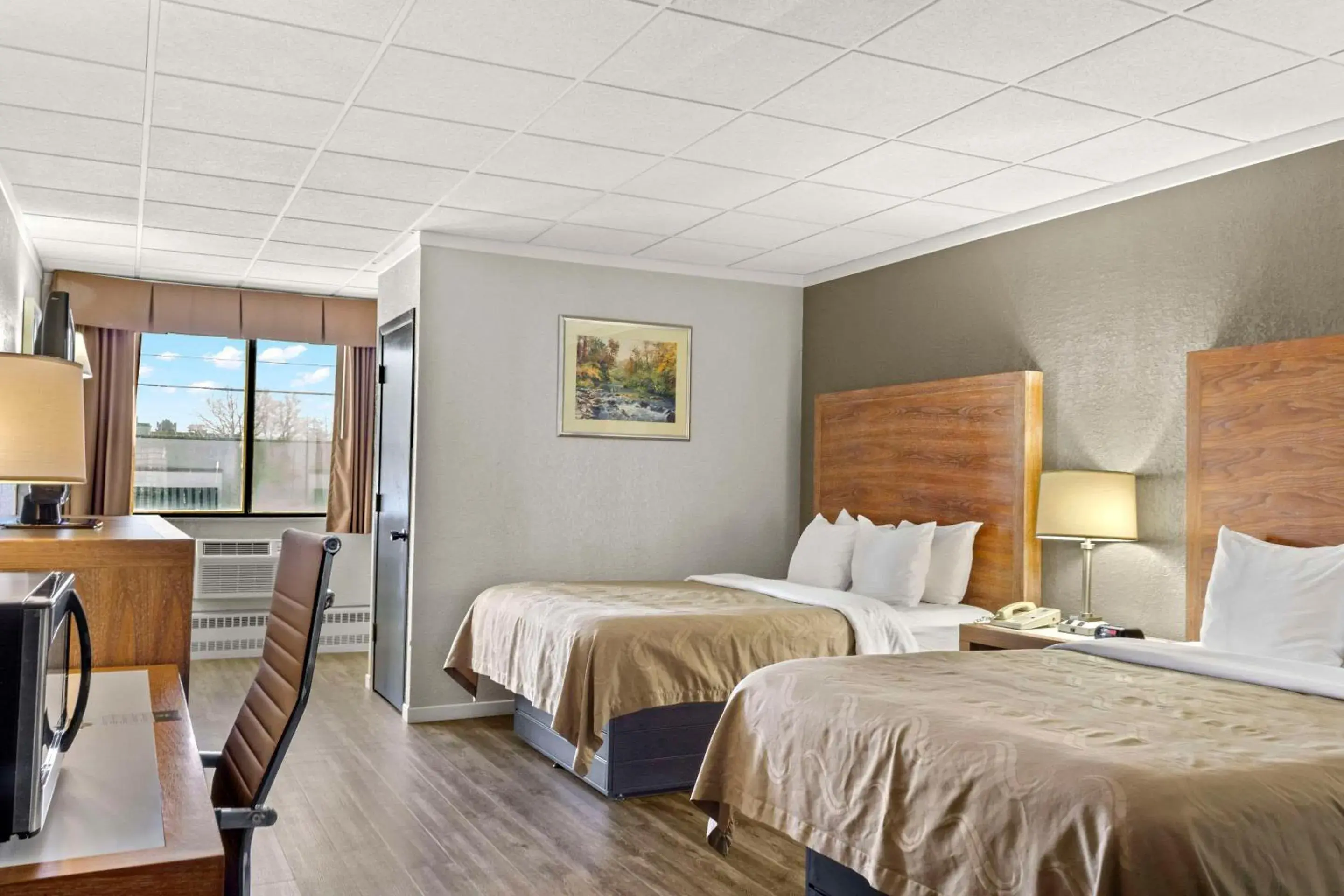 Bedroom, Bed in Quality Inn & Suites Green Bay Downtown Bedroom, Bed in Quality Inn & Suites Green Bay Downtown