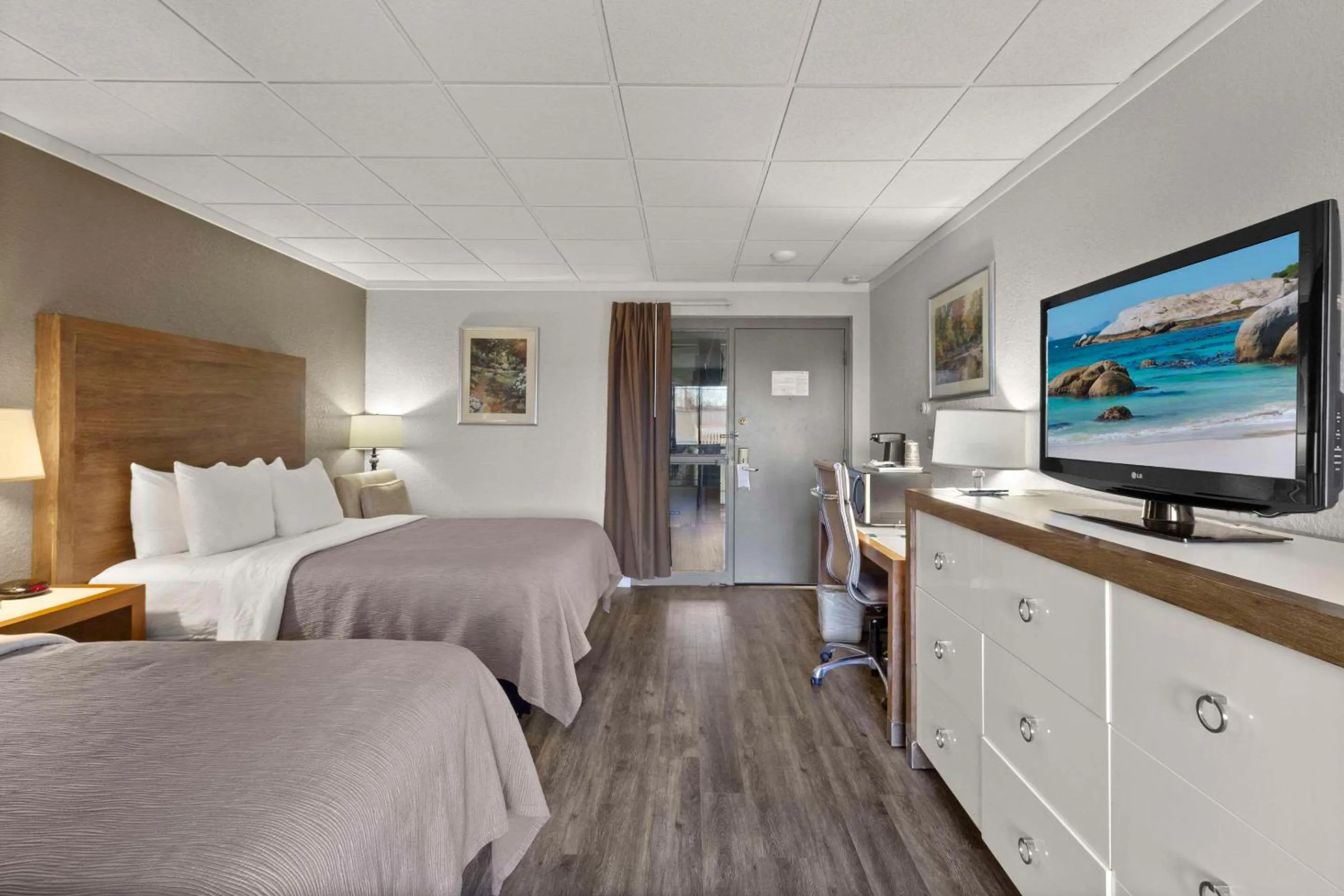 Bedroom, Bed in Quality Inn & Suites Green Bay Downtown