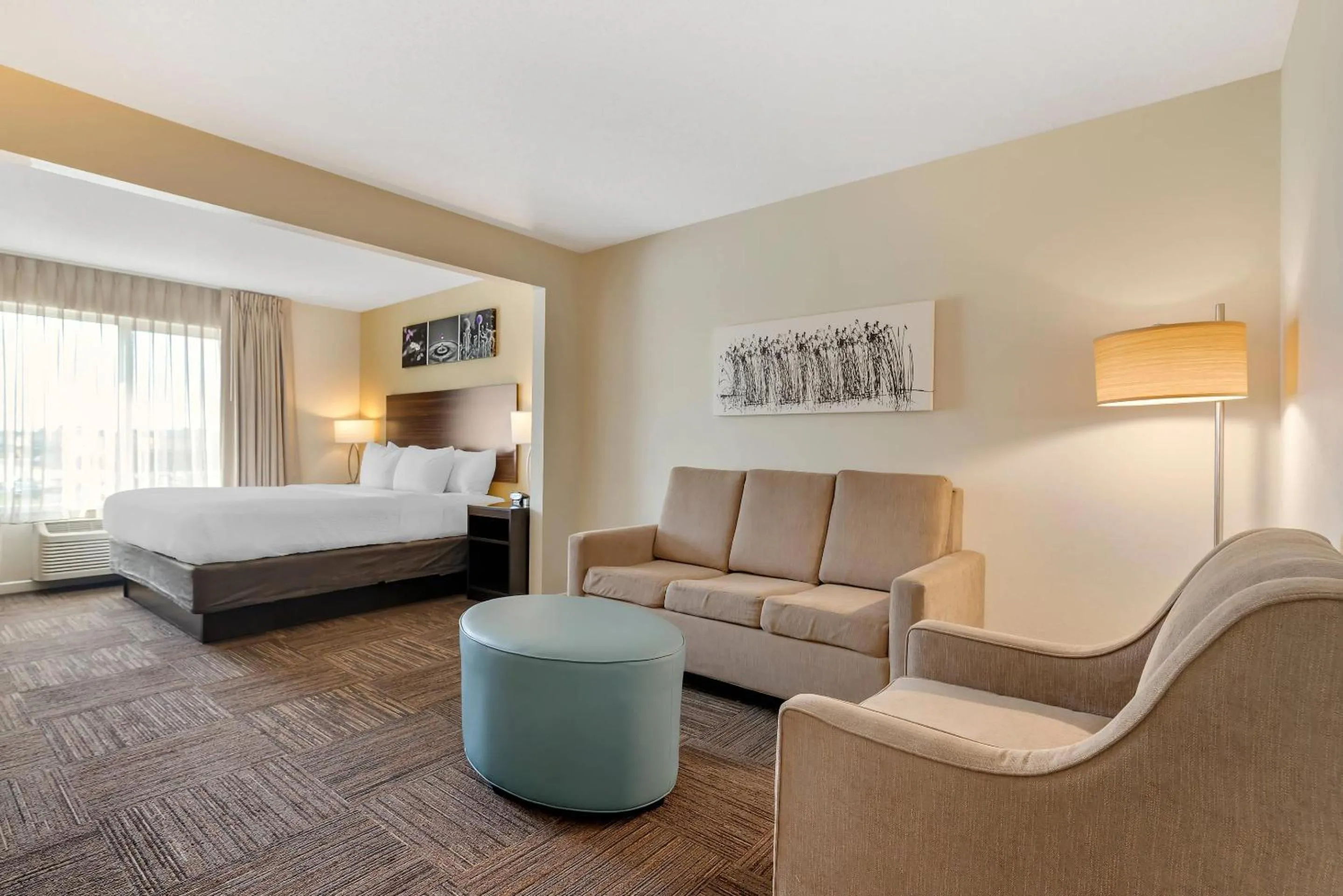 Living room, Bed in Sleep Inn & Suites Wisconsin Rapids